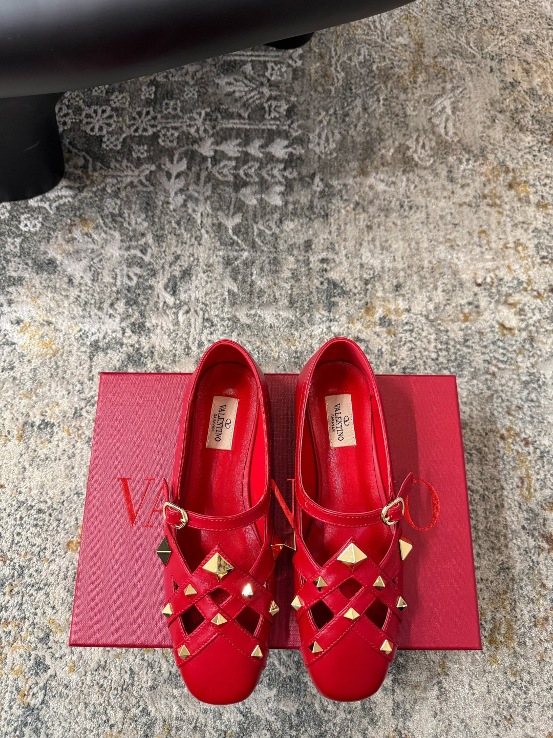 Valentino 𝒗𝒂𝒍𝒆𝒏 𝒊𝒏𝒐 𝟐𝟔𝑭𝒘 新品 ᥫᩣ