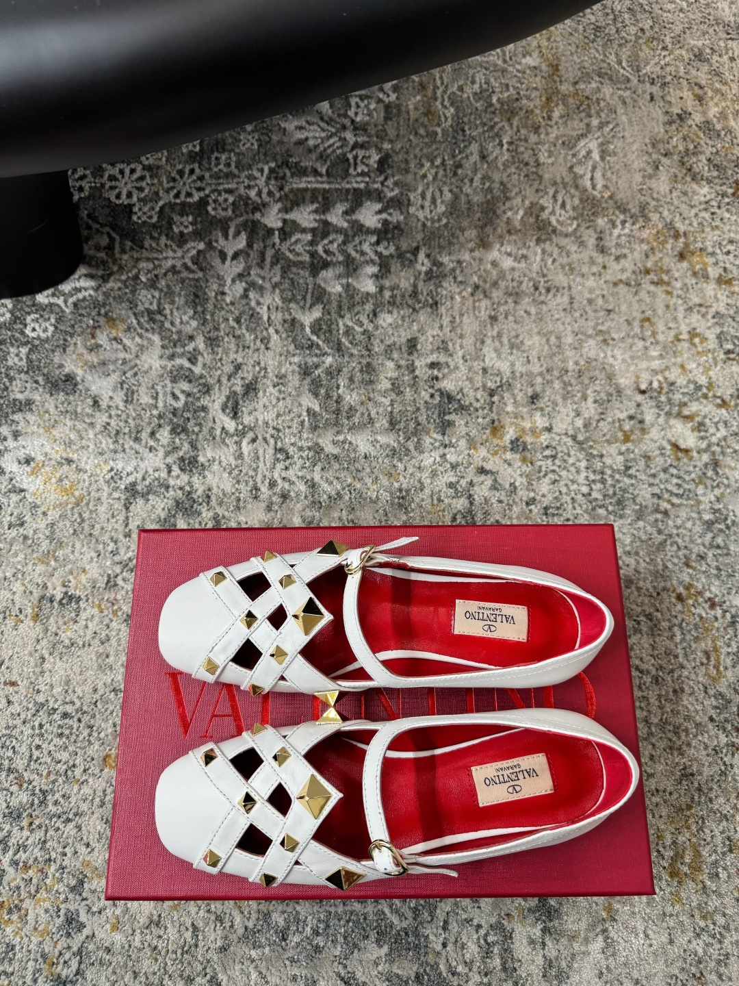 Valentino 𝒗𝒂𝒍𝒆𝒏 𝒊𝒏𝒐 𝟐𝟔𝑭𝒘 新品 ᥫᩣ