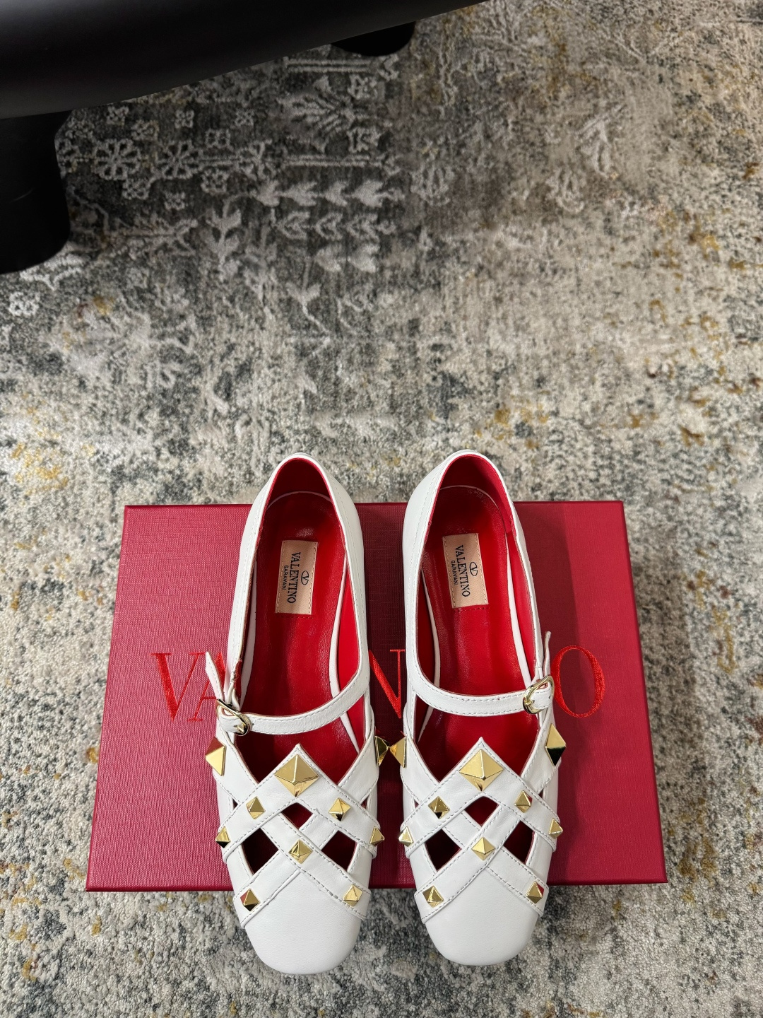 Valentino 𝒗𝒂𝒍𝒆𝒏 𝒊𝒏𝒐 𝟐𝟔𝑭𝒘 新品 ᥫᩣ