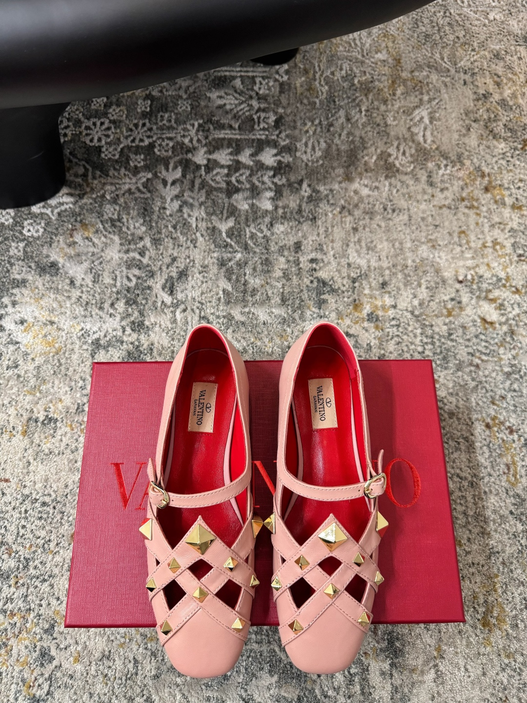 Valentino 𝒗𝒂𝒍𝒆𝒏 𝒊𝒏𝒐 𝟐𝟔𝑭𝒘 新品 ᥫᩣ