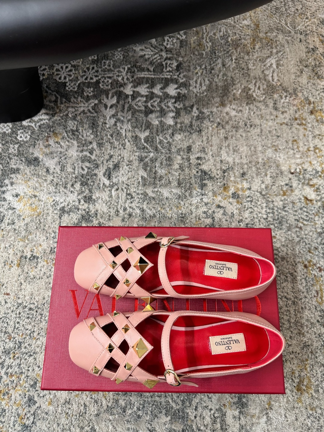 Valentino 𝒗𝒂𝒍𝒆𝒏 𝒊𝒏𝒐 𝟐𝟔𝑭𝒘 新品 ᥫᩣ