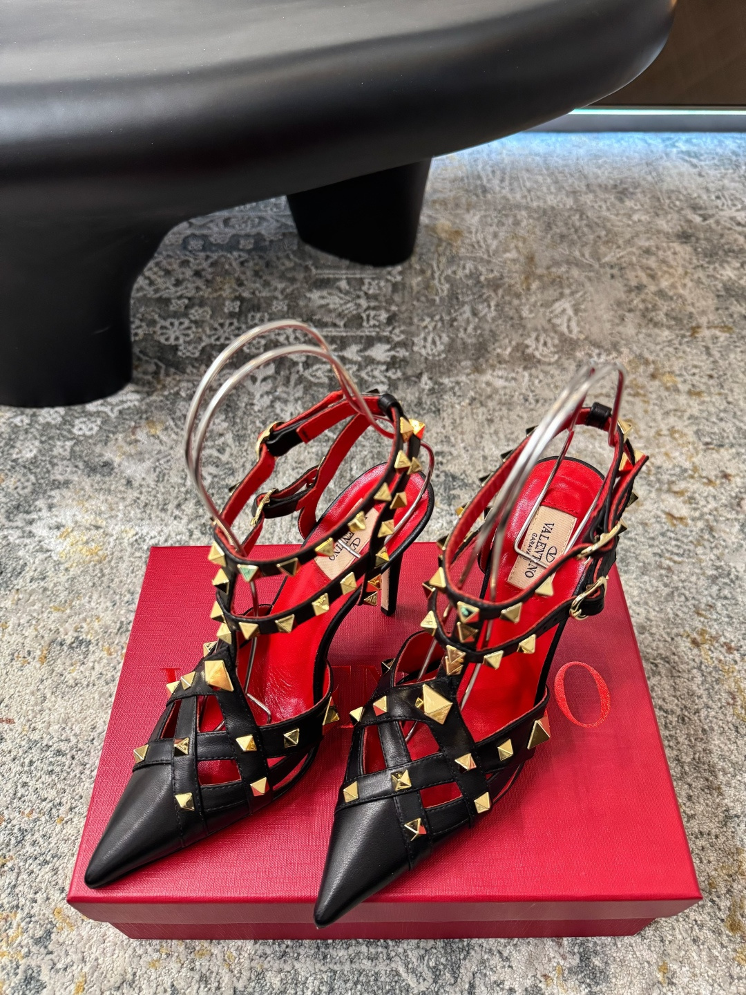 Valentino 𝒗𝒂𝒍𝒆𝒏 𝒊𝒏𝒐 𝟐𝟔𝑭𝒘 新品 ᥫᩣ