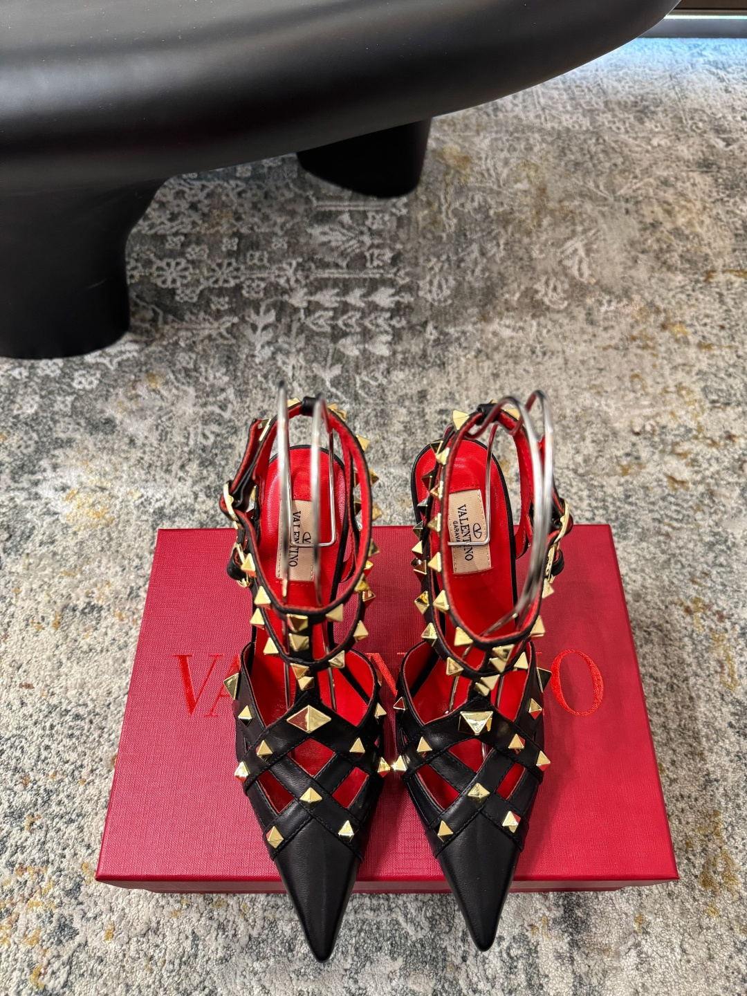 Valentino 𝒗𝒂𝒍𝒆𝒏 𝒊𝒏𝒐 𝟐𝟔𝑭𝒘 新品 ᥫᩣ
