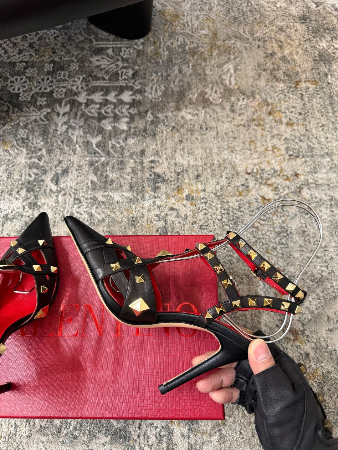 Valentino 𝒗𝒂𝒍𝒆𝒏 𝒊𝒏𝒐 𝟐𝟔𝑭𝒘 新品 ᥫᩣ