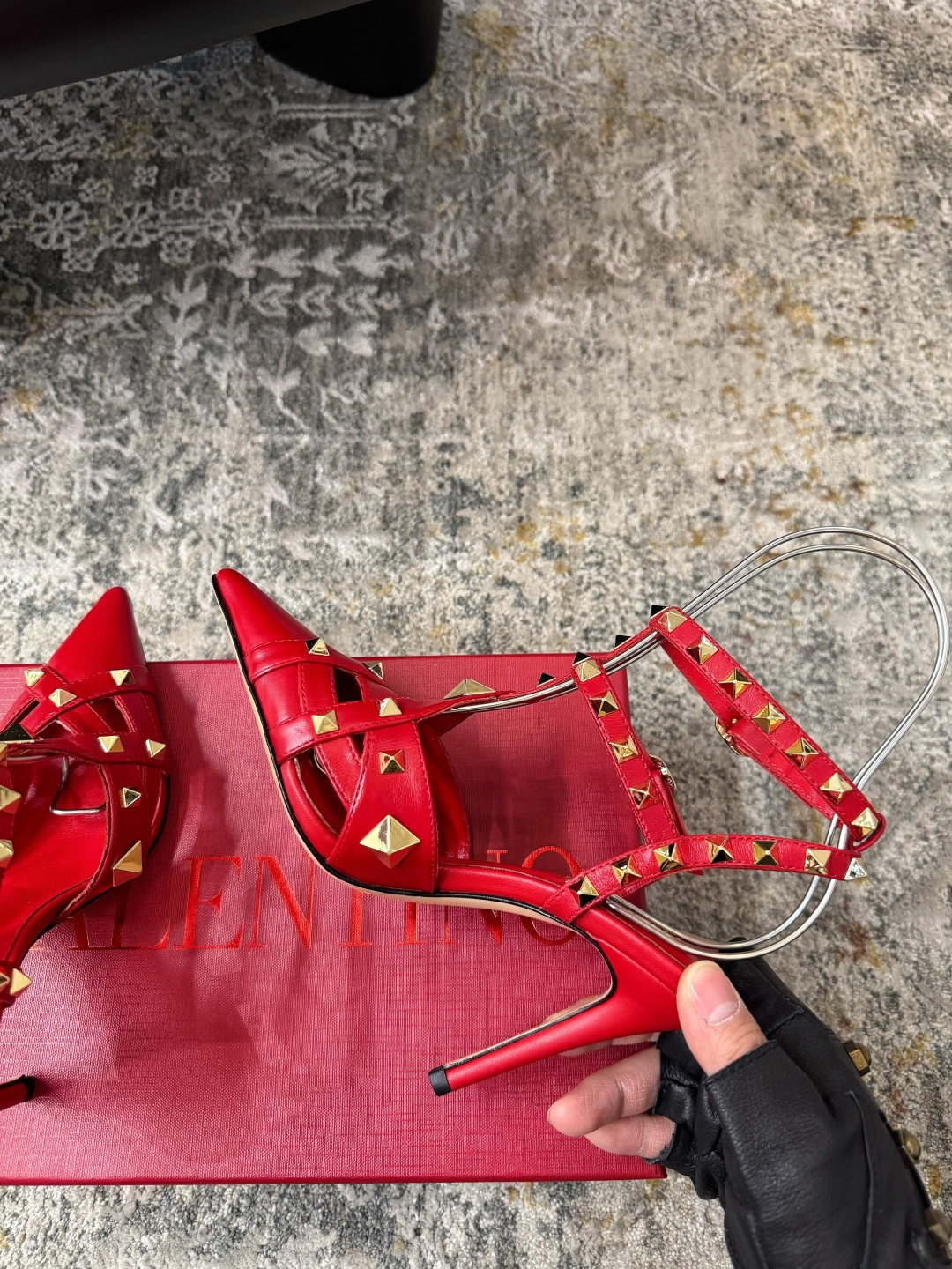 Valentino 𝒗𝒂𝒍𝒆𝒏 𝒊𝒏𝒐 𝟐𝟔𝑭𝒘 新品 ᥫᩣ