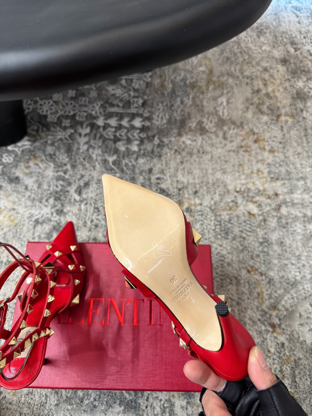 Valentino 𝒗𝒂𝒍𝒆𝒏 𝒊𝒏𝒐 𝟐𝟔𝑭𝒘 新品 ᥫᩣ
