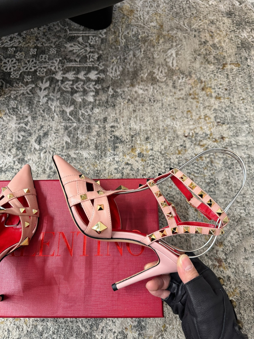Valentino 𝒗𝒂𝒍𝒆𝒏 𝒊𝒏𝒐 𝟐𝟔𝑭𝒘 新品 ᥫᩣ