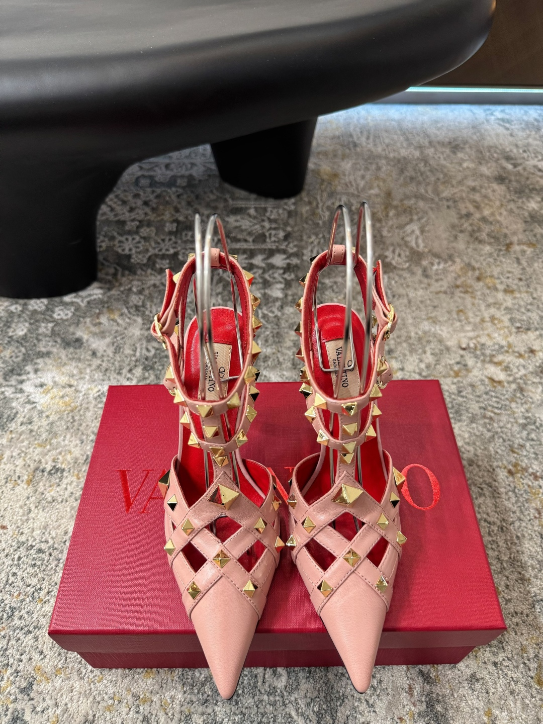 Valentino 𝒗𝒂𝒍𝒆𝒏 𝒊𝒏𝒐 𝟐𝟔𝑭𝒘 新品 ᥫᩣ