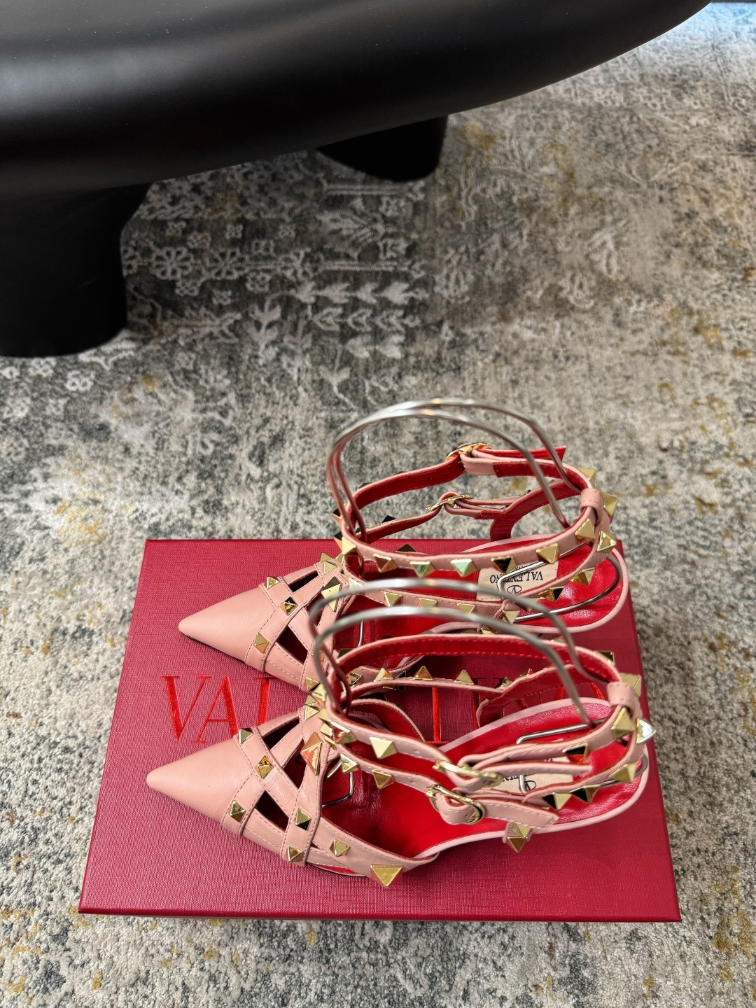 Valentino 𝒗𝒂𝒍𝒆𝒏 𝒊𝒏𝒐 𝟐𝟔𝑭𝒘 新品 ᥫᩣ