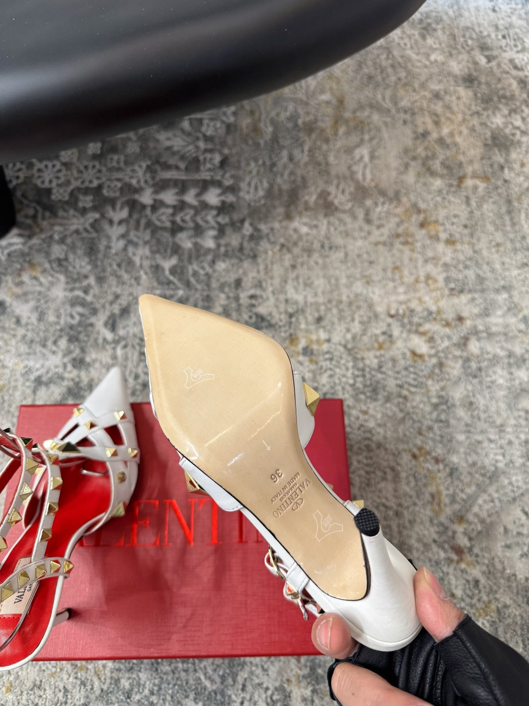 Valentino 𝒗𝒂𝒍𝒆𝒏 𝒊𝒏𝒐 𝟐𝟔𝑭𝒘 新品 ᥫᩣ