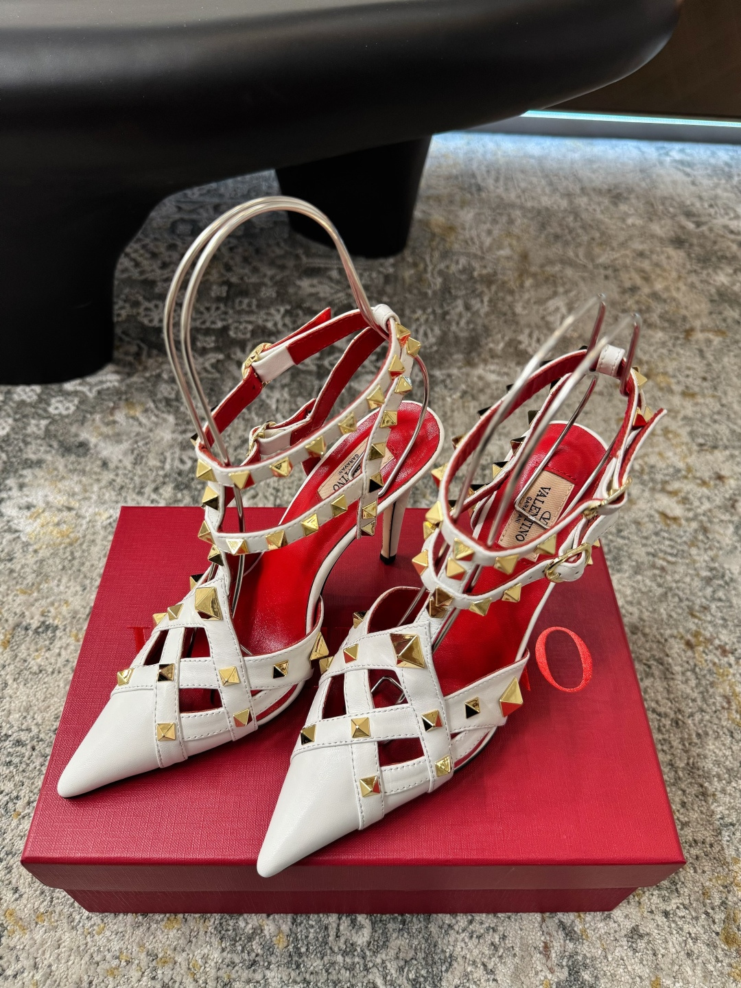 Valentino 𝒗𝒂𝒍𝒆𝒏 𝒊𝒏𝒐 𝟐𝟔𝑭𝒘 新品 ᥫᩣ