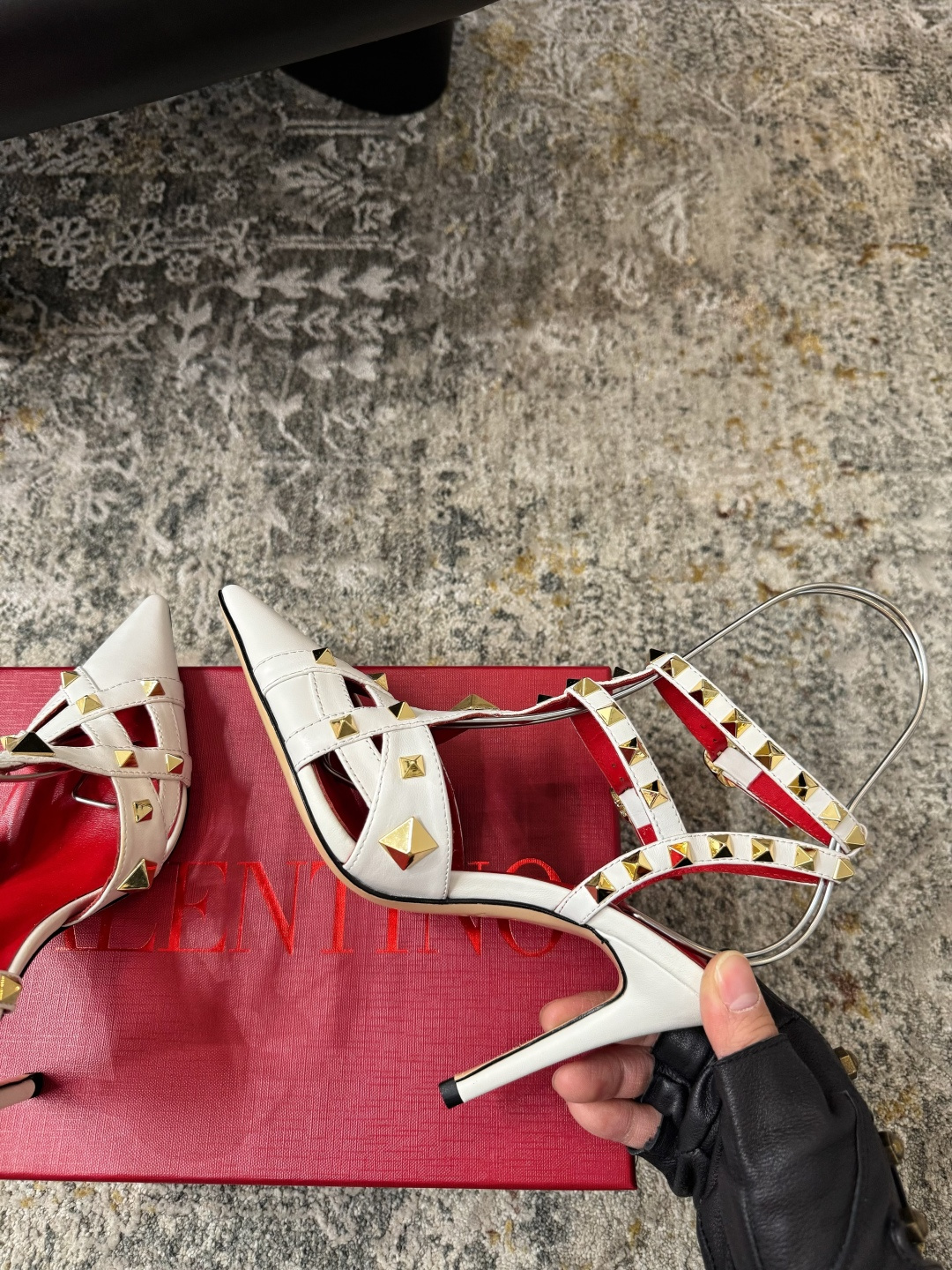 Valentino 𝒗𝒂𝒍𝒆𝒏 𝒊𝒏𝒐 𝟐𝟔𝑭𝒘 新品 ᥫᩣ