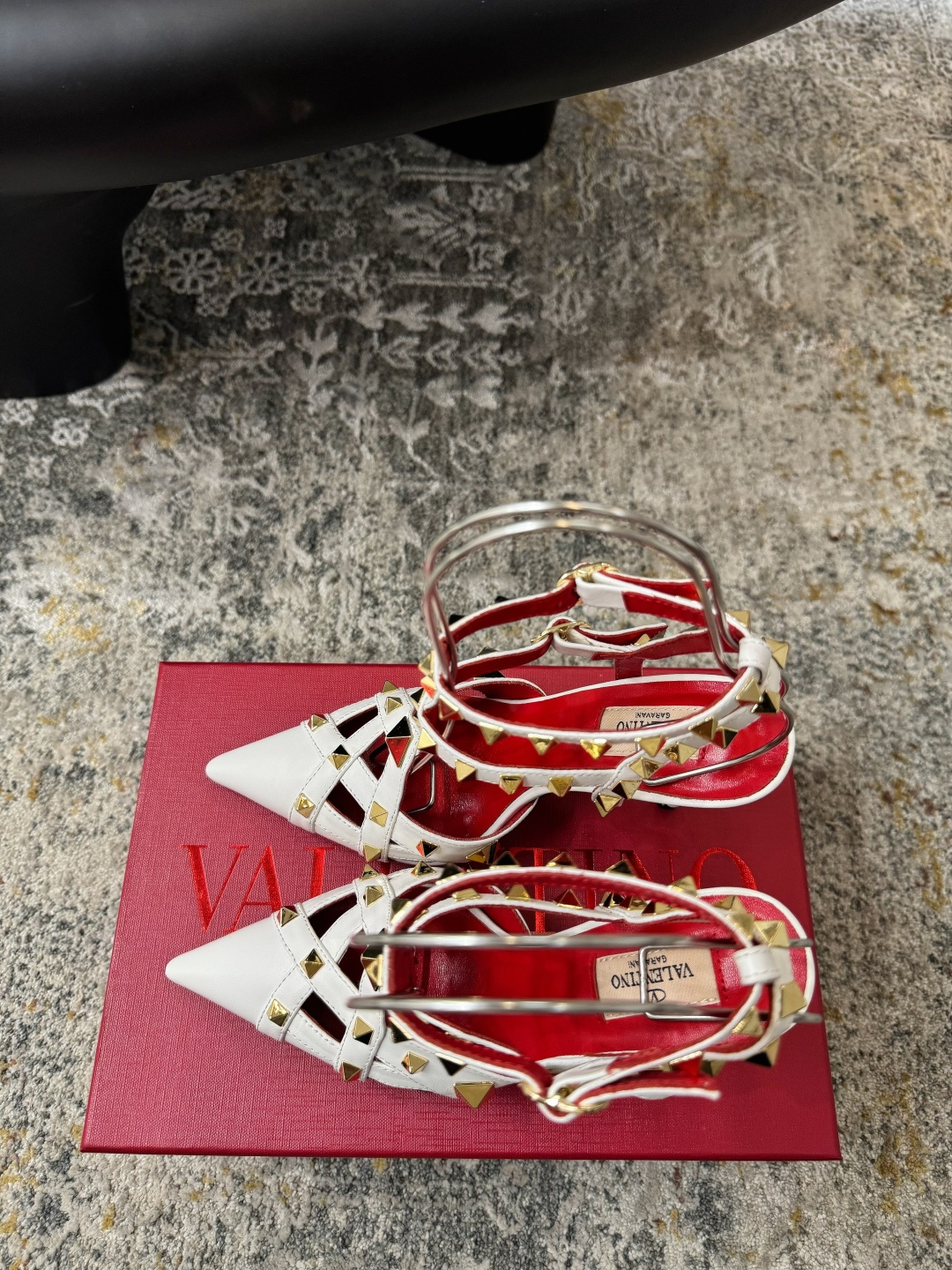Valentino 𝒗𝒂𝒍𝒆𝒏 𝒊𝒏𝒐 𝟐𝟔𝑭𝒘 新品 ᥫᩣ