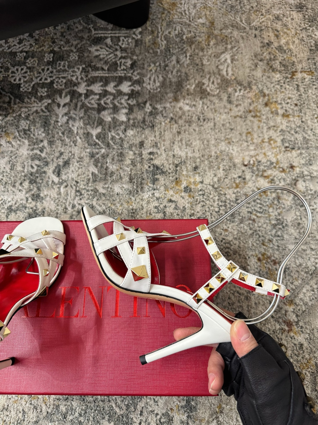Valentino 𝒗𝒂𝒍𝒆𝒏 𝒊𝒏𝒐 𝟐𝟔𝑭𝒘 新品 ᥫᩣ