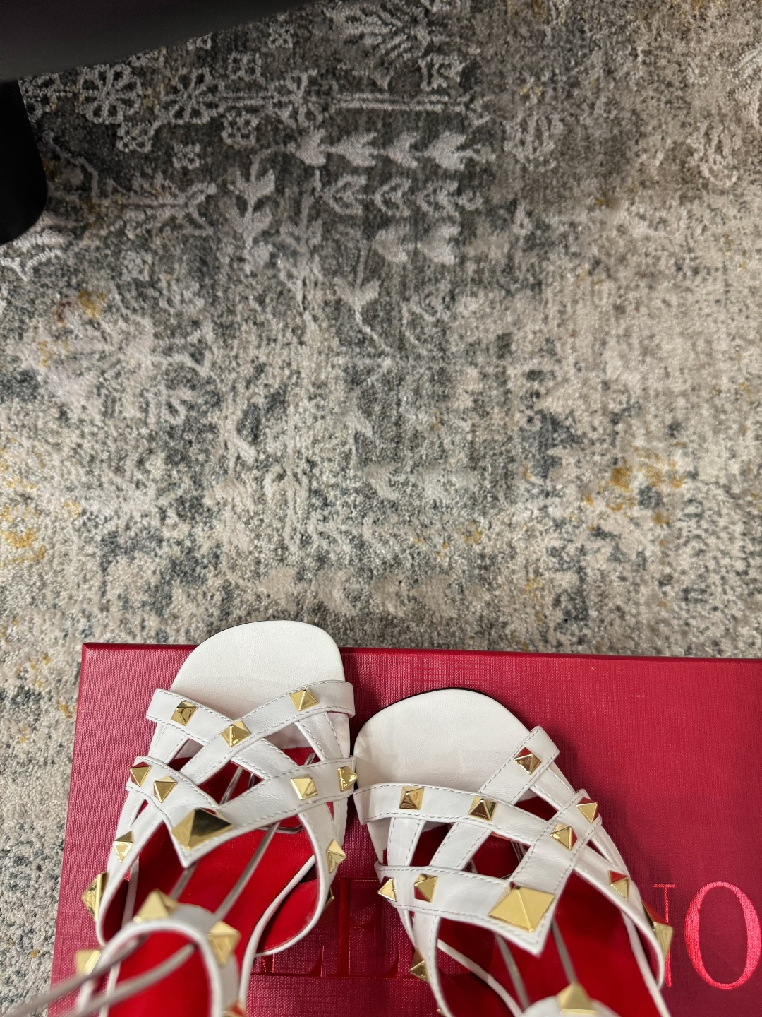Valentino 𝒗𝒂𝒍𝒆𝒏 𝒊𝒏𝒐 𝟐𝟔𝑭𝒘 新品 ᥫᩣ