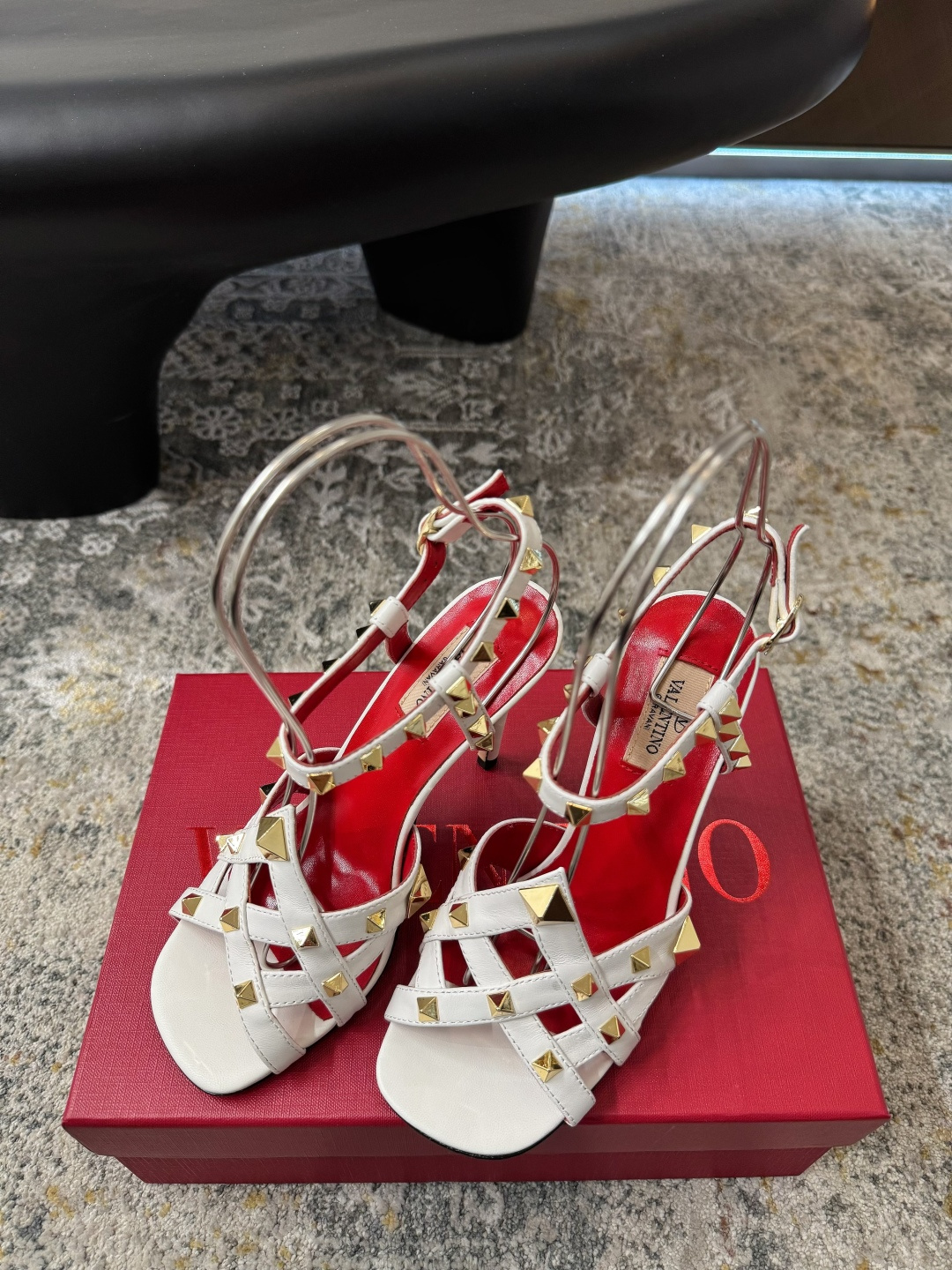Valentino 𝒗𝒂𝒍𝒆𝒏 𝒊𝒏𝒐 𝟐𝟔𝑭𝒘 新品 ᥫᩣ