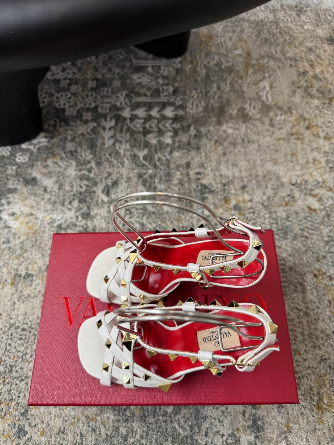 Valentino 𝒗𝒂𝒍𝒆𝒏 𝒊𝒏𝒐 𝟐𝟔𝑭𝒘 新品 ᥫᩣ