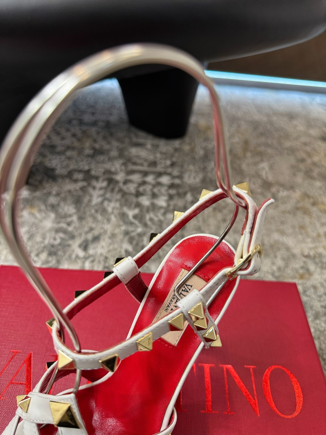 Valentino 𝒗𝒂𝒍𝒆𝒏 𝒊𝒏𝒐 𝟐𝟔𝑭𝒘 新品 ᥫᩣ