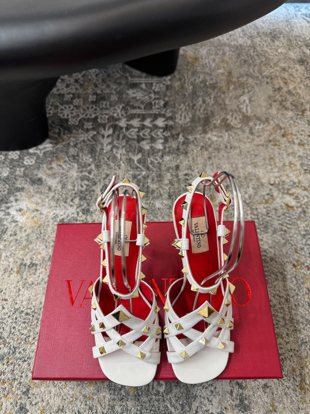 Valentino 𝒗𝒂𝒍𝒆𝒏 𝒊𝒏𝒐 𝟐𝟔𝑭𝒘 新品 ᥫᩣ