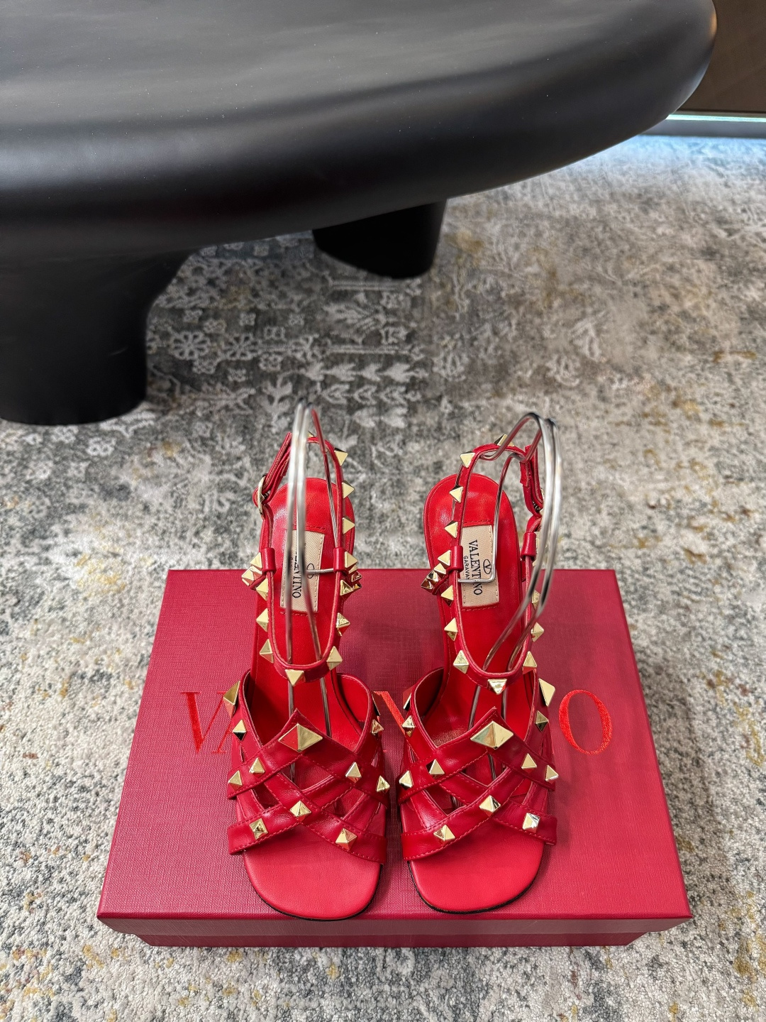 Valentino 𝒗𝒂𝒍𝒆𝒏 𝒊𝒏𝒐 𝟐𝟔𝑭𝒘 新品 ᥫᩣ