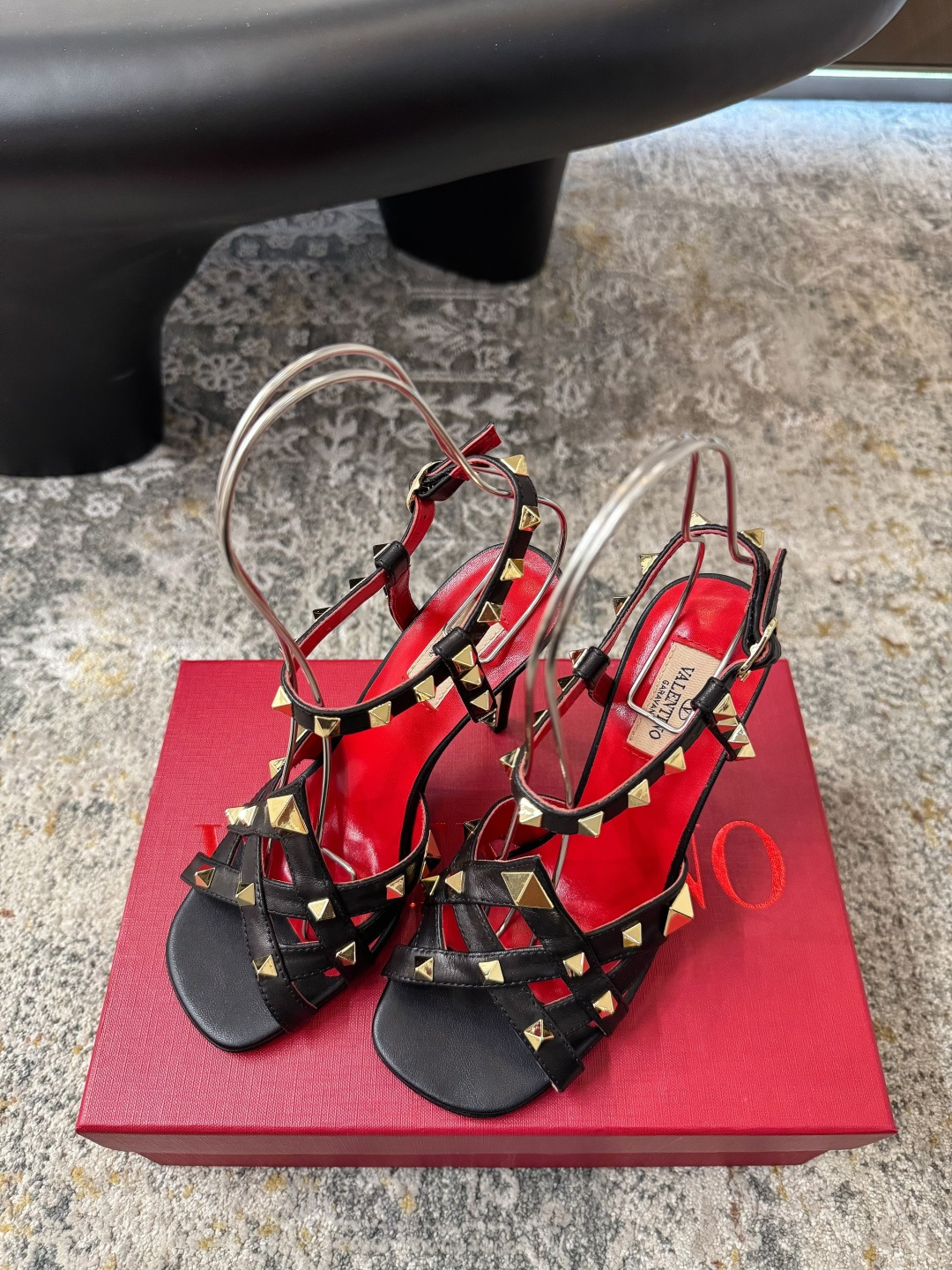 Valentino 𝒗𝒂𝒍𝒆𝒏 𝒊𝒏𝒐 𝟐𝟔𝑭𝒘 新品 ᥫᩣ
