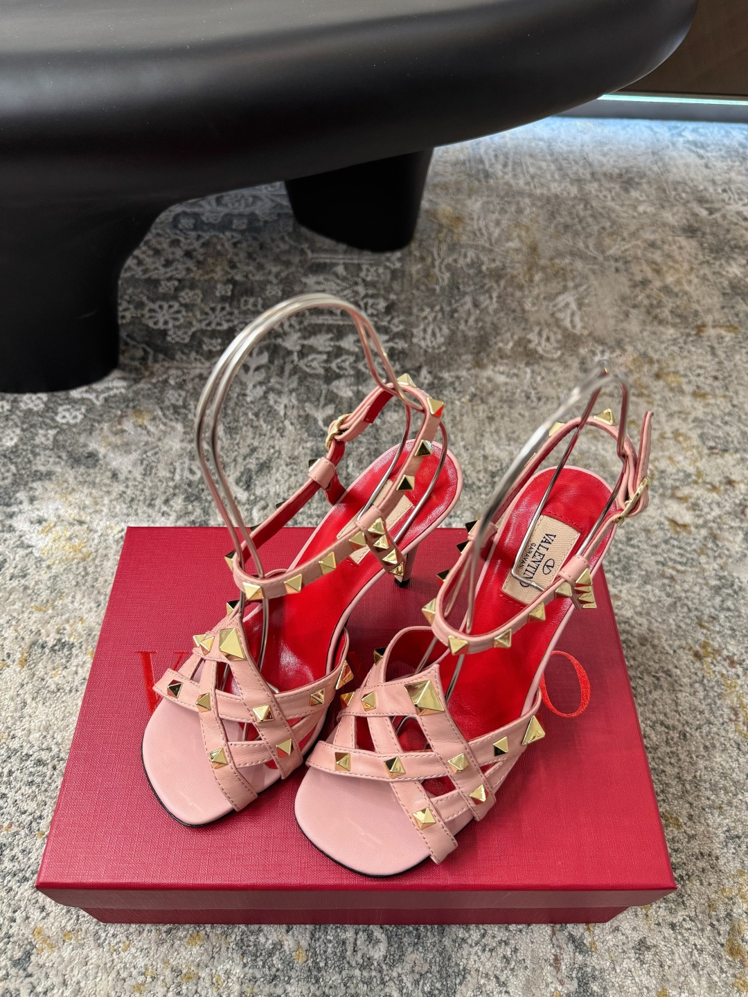 Valentino 𝒗𝒂𝒍𝒆𝒏 𝒊𝒏𝒐 𝟐𝟔𝑭𝒘 新品 ᥫᩣ