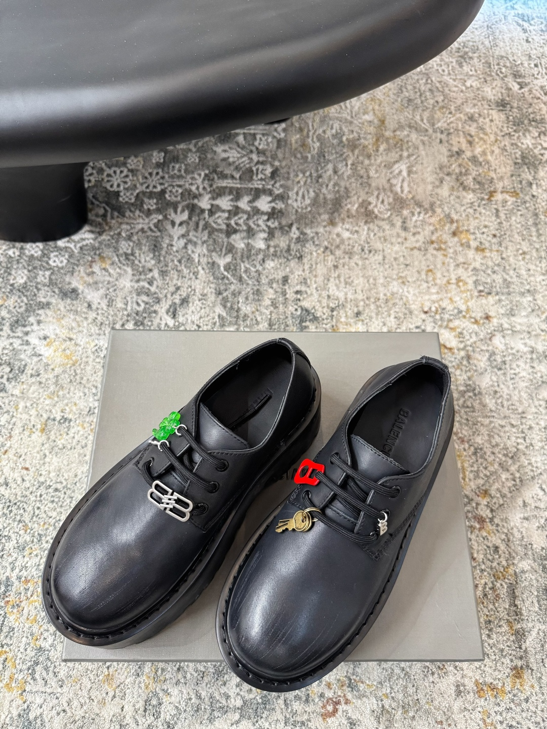 Balenciaga 𝑩𝒂𝒍𝒆𝒏𝒄𝒊𝒂𝒈𝒂 𝟐𝟔𝑭𝑾 新品上架