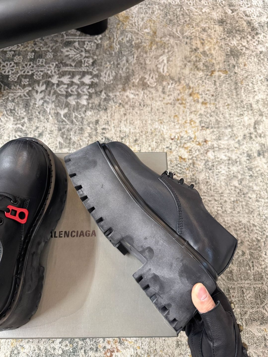 Balenciaga 𝑩𝒂𝒍𝒆𝒏𝒄𝒊𝒂𝒈𝒂 𝟐𝟔𝑭𝑾 新品上架