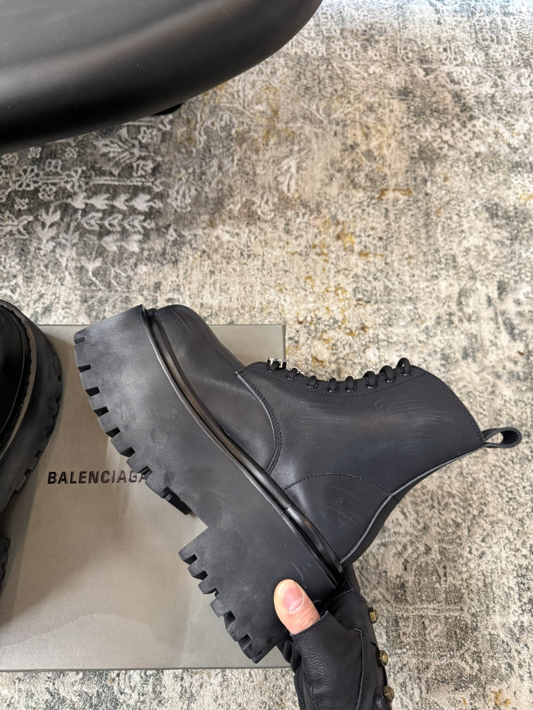 Balenciaga 𝑩𝒂𝒍𝒆𝒏𝒄𝒊𝒂𝒈𝒂 𝟐𝟔𝑭𝑾 新品上架