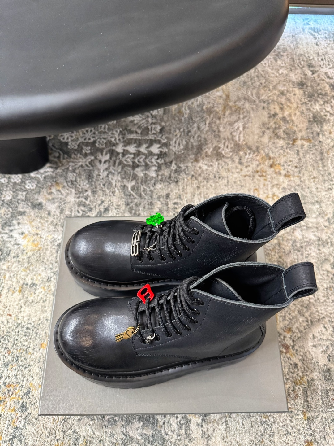 Balenciaga 𝑩𝒂𝒍𝒆𝒏𝒄𝒊𝒂𝒈𝒂 𝟐𝟔𝑭𝑾 新品上架