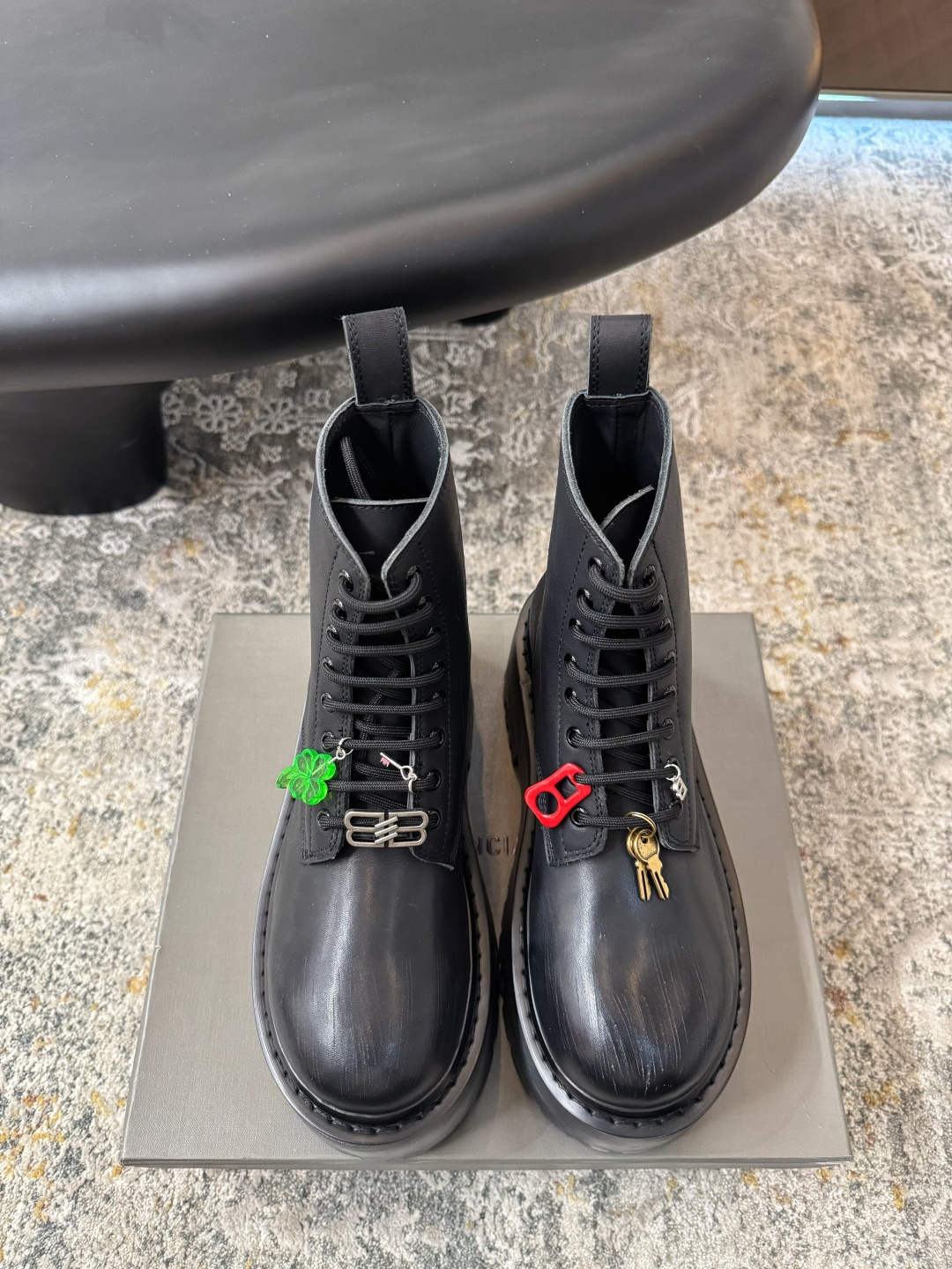 Balenciaga 𝑩𝒂𝒍𝒆𝒏𝒄𝒊𝒂𝒈𝒂 𝟐𝟔𝑭𝑾 新品上架