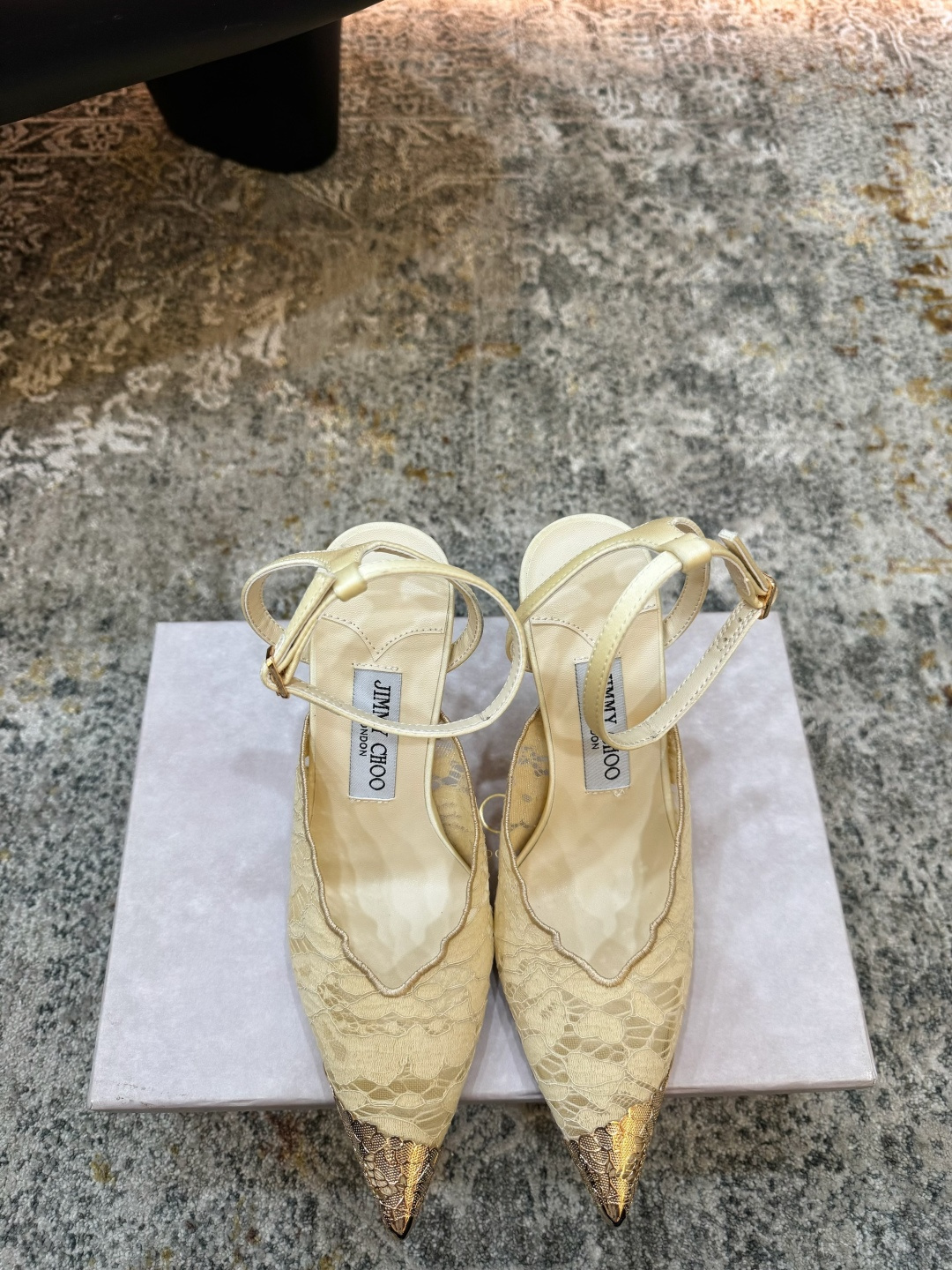 NO:747155,Hot-selling high-end ★Fabric Lace Lining Sheepskin Sole Cowhide outsole Elegant style Creates a different feeling Heel height 10 cm Counter packaging Simple temperament style!  show bdetails ———————————— ⊿size. ｜35-39 (40 41 42 customized), high heels sandals, sandals, high heels, cowhide, sheepskin19860909爆品高定 ★面料 蕾丝 内里 羊皮 鞋底 牛皮大底 优雅风格 创造不一样的感觉 跟高 10 cm 专柜包装 简约气质款式！ show bdetails ————————————  ⊿size. ｜35-39（40 41 42 定制）,高跟鞋凉鞋,sandals,high heels,cowhide,sheepskin,Women's Shoes