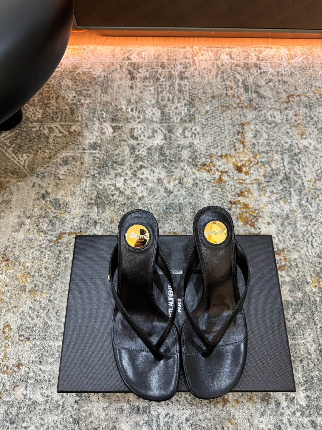 NO:786308,New product Fabric Cowhide Lining Sheepskin Sole Cowhide Elegant style Creates a different feeling Heel height 8 cm Counter packaging Simple and elegant style!  show bdetails ———————————— size. ｜35-39 (40 41 customized), split-toe shoes, cowhide, sheepskin19860909新品 面料 牛皮 内里 羊皮 鞋底 牛皮 优雅风格 创造不一样的感觉 跟高 8 cm 专柜包装 简约气质款式！ show bdetails ———————————— size. ｜35-39（40 41 定制),分趾鞋,cowhide,sheepskin,Women's Shoes