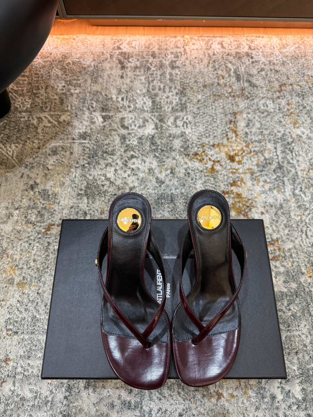 NO:786317,New product Fabric Cowhide Lining Sheepskin Sole Cowhide Elegant style Creates a different feeling Heel height 8 cm Counter packaging Simple and elegant style!  show bdetails ———————————— size. ｜35-39 (40 41 customized), split-toe shoes, cowhide, sheepskin19860909新品 面料 牛皮 内里 羊皮 鞋底 牛皮 优雅风格 创造不一样的感觉 跟高 8 cm 专柜包装 简约气质款式！ show bdetails ———————————— size. ｜35-39（40 41 定制),分趾鞋,cowhide,sheepskin,Women's Shoes