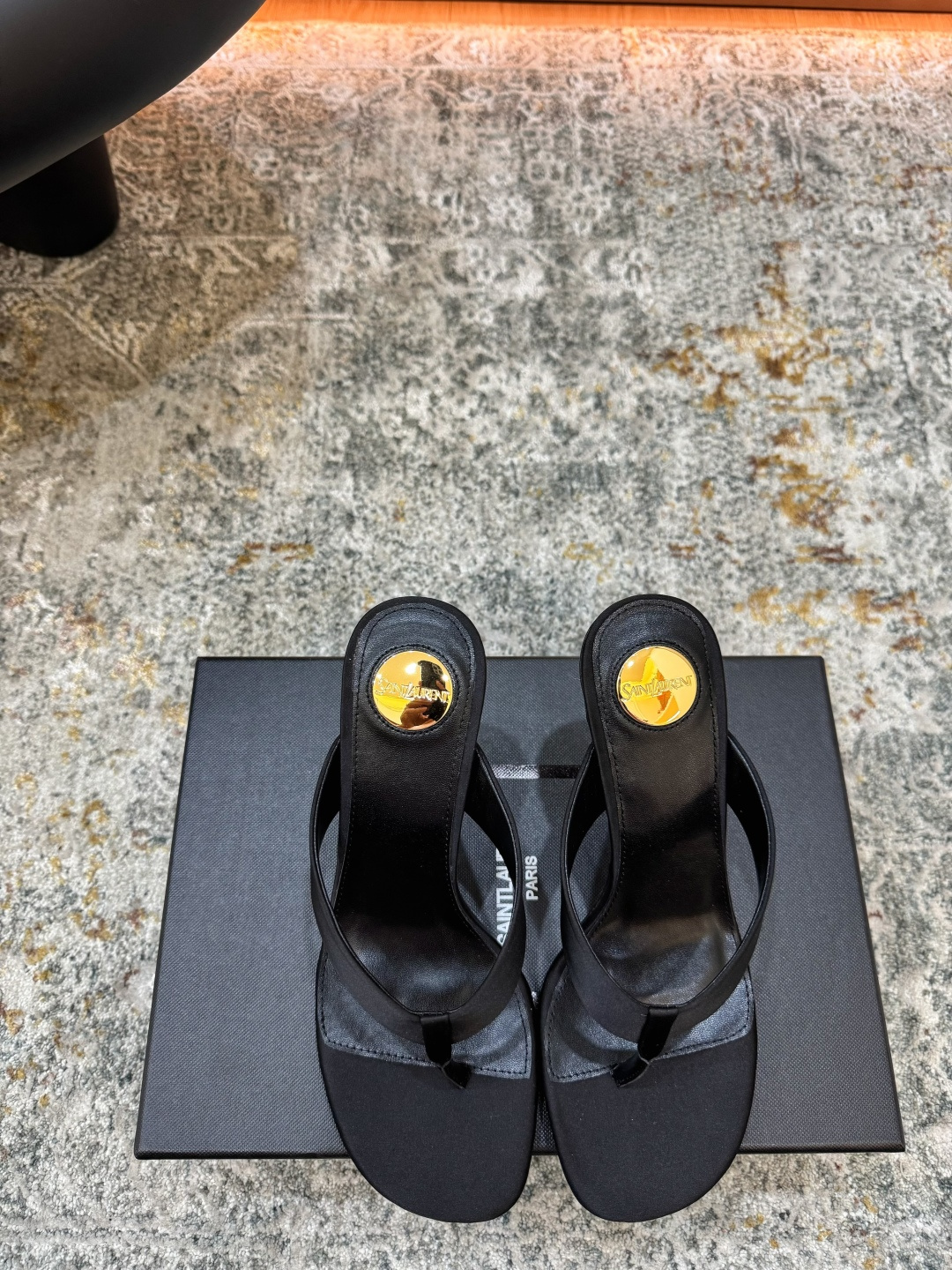 NO:786322,New product Fabric Silk Lining Sheepskin Sole Cowhide Elegant style Creates a different feeling Heel height 8 cm Counter packaging Simple and elegant style!  show bdetails ———————————— size. ｜35-39 (40 41 customized), split-toe shoes, cowhide, sheepskin, real silk19860909新品 面料 真丝 内里 羊皮 鞋底 牛皮 优雅风格 创造不一样的感觉 跟高 8 cm 专柜包装 简约气质款式！ show bdetails ———————————— size. ｜35-39（40 41 定制),分趾鞋,cowhide,sheepskin,real silk,Women's Shoes