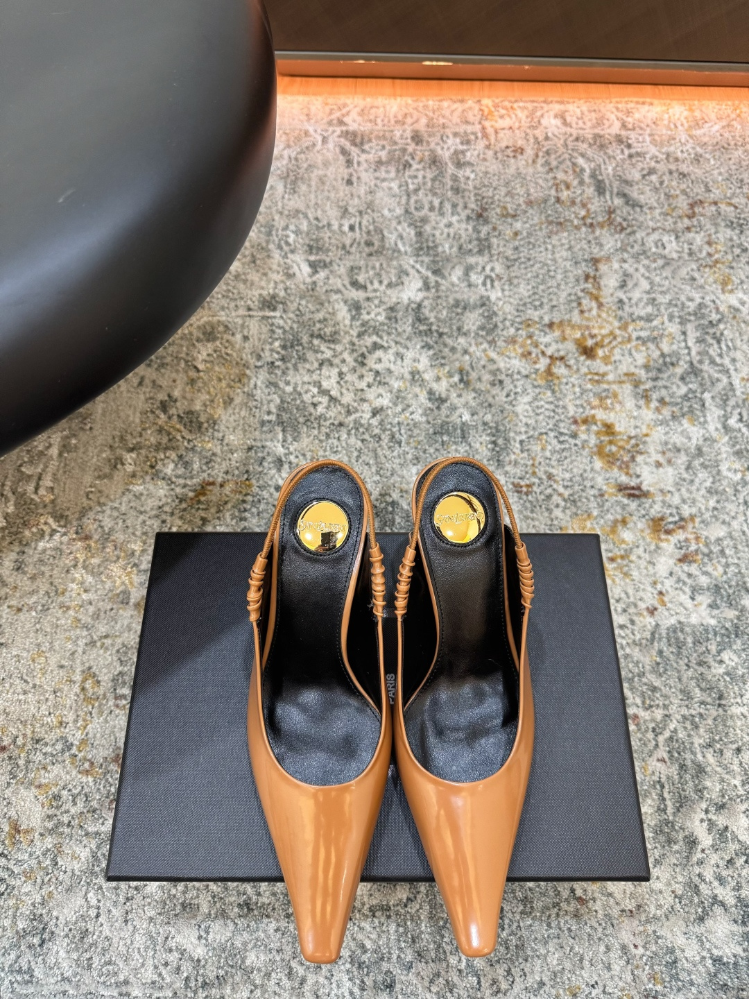 NO:786303,Hot-selling high-end ★Fabric, open edge beads, lining, sheepskin, sole, cowhide outsole, elegant style, creating a different feeling, 7.5 cm heel height, counter packaging, simple and elegant style!  show bdetails ———————————— ⊿size.｜35-39 (40 41 42 customized),sandals,sandals,cowhide,sheepskin19860909爆品高定 ★面料 开边珠 内里 羊皮 鞋底 牛皮大底 优雅风格 创造不一样的感觉 跟高 7.5 cm 专柜包装 简约气质款式！ show bdetails ————————————  ⊿size. ｜35-39（40 41 42 定制）,凉鞋,sandals,cowhide,sheepskin,Women's Shoes