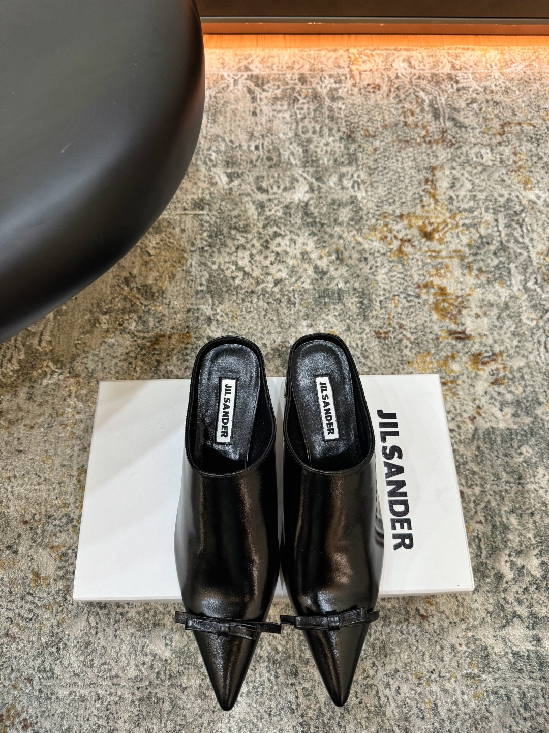 NO:889442,Hot-selling high-end ★Material: cowhide, lining, sheepskin, sole, cowhide outsole, elegant style, creating a different feeling, 4 cm heel height, counter packaging, simple and elegant style!  show bdetails ———————————— ⊿size. ｜35-39 (40 41 42 customized), high heels, high heels, cowhide, sheepskin19860909爆品高定 ★面料 牛皮 内里 羊皮 鞋底 牛皮大底 优雅风格 创造不一样的感觉 跟高 4 cm 专柜包装 简约气质款式！ show bdetails ————————————  ⊿size. ｜35-39（40 41 42 定制）,高跟鞋,high heels,cowhide,sheepskin,Women's Shoes