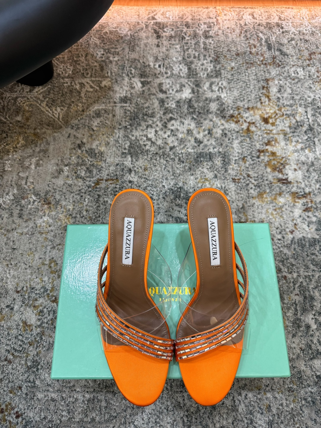 NO:889448,New product ★Material is silk, lining is sheepskin, sole is cowhide, elegant style creates a different feeling, heel height is 9 cm, counter packaging, simple and elegant style!  show bdetails ———————————— ⊿size.｜35-39 (40 41 customized),high heels,high heels,cowhide,sheepskin,real silk19860909新品 ★面料真丝 内里羊皮 鞋底牛皮大底 优雅风格 创造不一样的感觉 跟高9 cm 专柜包装 简约气质款式！ show bdetails ————————————  ⊿size. ｜35-39（40 41 定制）,高跟鞋,high heels,cowhide,sheepskin,real silk,Women's Shoes