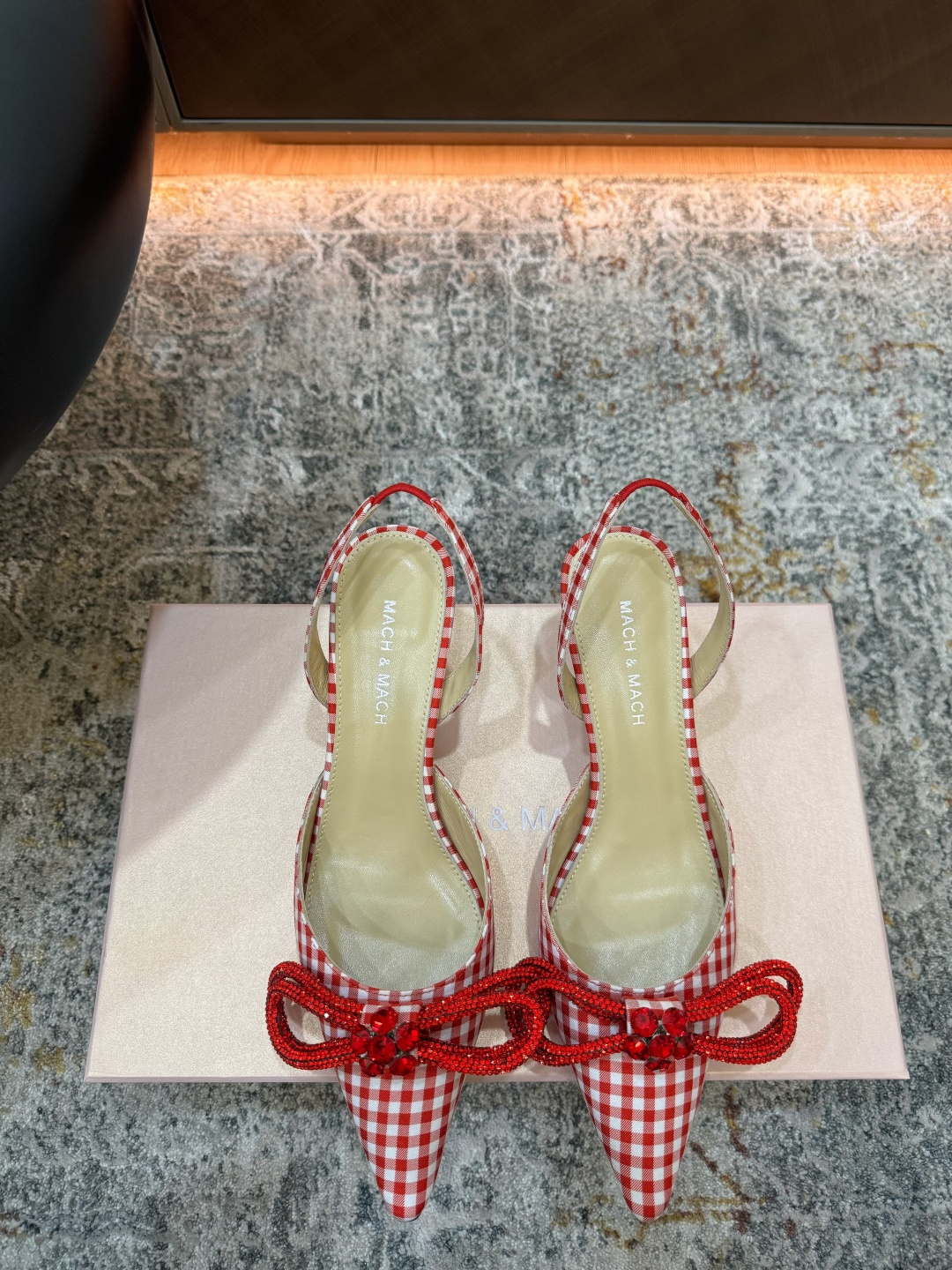 NO:889455,& Explosive Haute Couture ★Fabric Customized original cloth Lining Sheepskin Sole Cowhide outsole Elegant style Creates a different feeling Heel height 6.5 cm Counter packaging Simple and elegant style!  show bdetails ———————————— ⊿size. ｜35-39 (40 41 42 customized), high heels, high heels, cowhide, sheepskin19860909&  爆品高定 ★面料 定制原版布 内里 羊皮 鞋底 牛皮大底 优雅风格 创造不一样的感觉 跟高 6.5 cm 专柜包装 简约气质款式！ show bdetails ————————————  ⊿size. ｜35-39（40 41 42 定制）,高跟鞋,high heels,cowhide,sheepskin,Women's Shoes