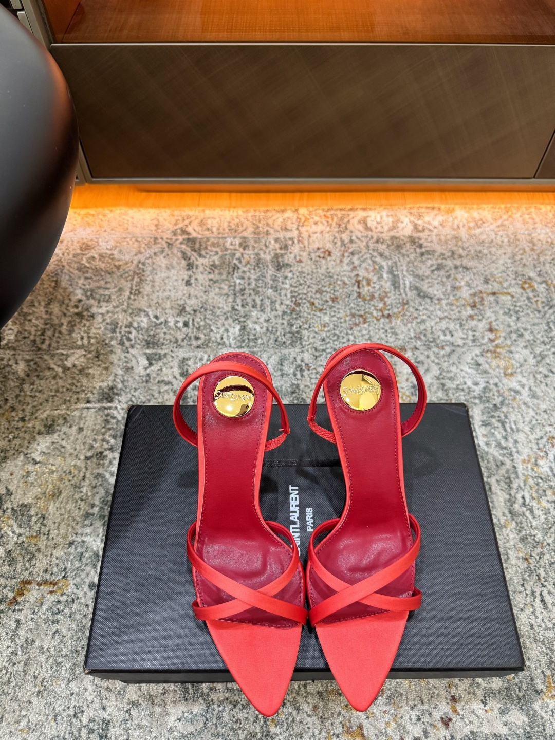 NO:902899,New arrivals in early spring Fabric Silk Lining Sheepskin Sole Cowhide Elegant style Creates a different feeling Heel height 9 cm Counter packaging Simple and elegant style!  show bdetails ———————————— size. ｜35-39 (40 41 42 customized), high heels sandals, sandals, high heels, cowhide, sheepskin, real silk19860909早春新品 面料 真丝  内里 羊皮 鞋底 牛皮 优雅风格 创造不一样的感觉 跟高 9 cm 专柜包装 简约气质款式！ show bdetails ———————————— size. ｜35-39（40 41 42 定制),高跟鞋凉鞋,sandals,high heels,cowhide,sheepskin,real silk,Women's Shoes