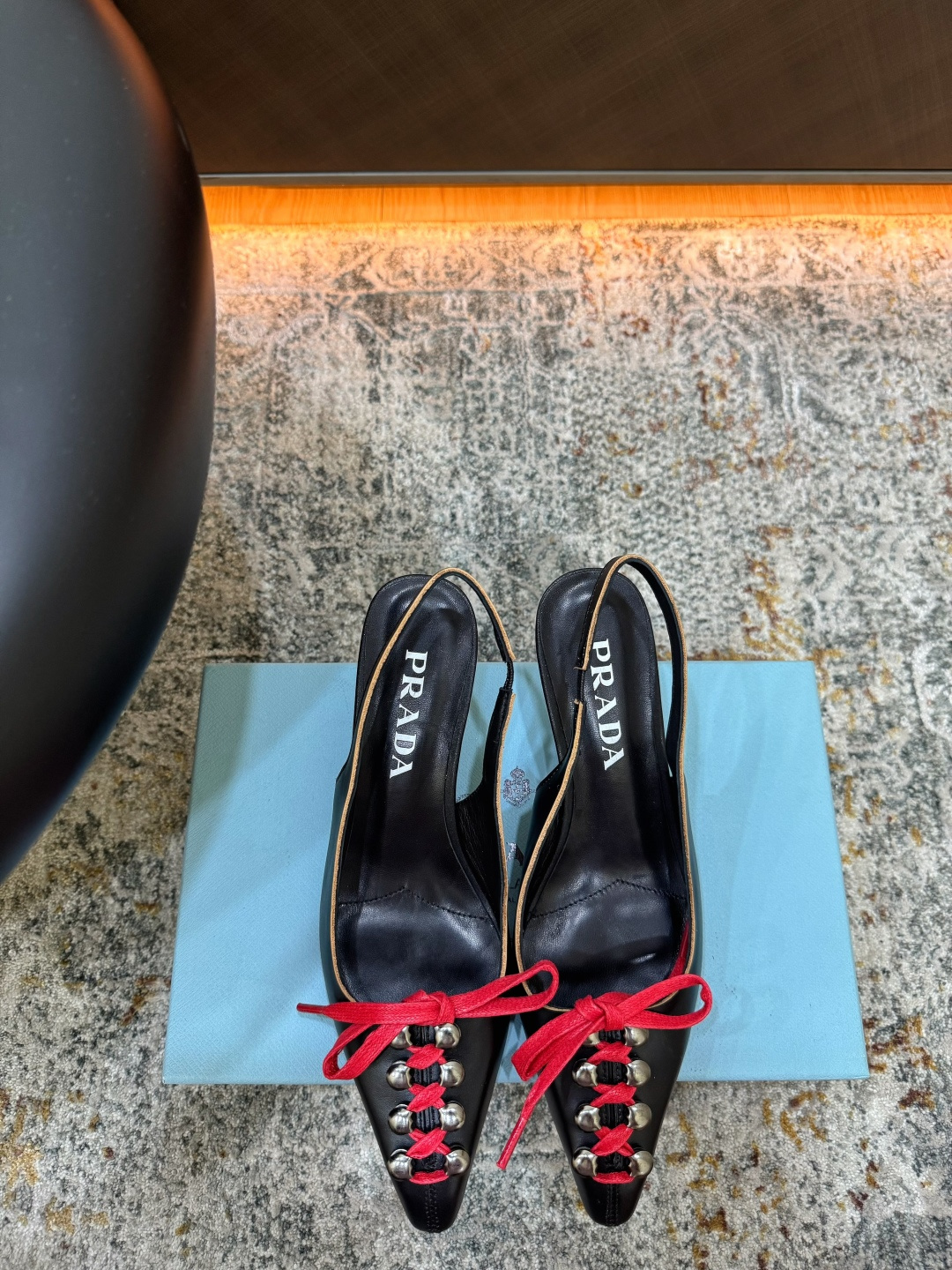 NO:902784,Hot sale. Fabric: Cowhide. Lining. Sheepskin. Sole. Cowhide. Elegant style. Create a different feeling. Heel height 5.5 cm. Counter packaging. Simple and elegant style!  show bdetails ———————————— size. ｜35-39 (40 41 42 customized), sandals, sandals, cowhide, sheepskin19860909爆品发售 面料 牛皮 内里 羊皮 鞋底 牛皮 优雅风格 创造不一样的感觉 跟高5.5 cm 专柜包装 简约气质款式！ show bdetails ———————————— size. ｜35-39（40 41 42 定制）,凉鞋单鞋,sandals,cowhide,sheepskin,Women's Shoes