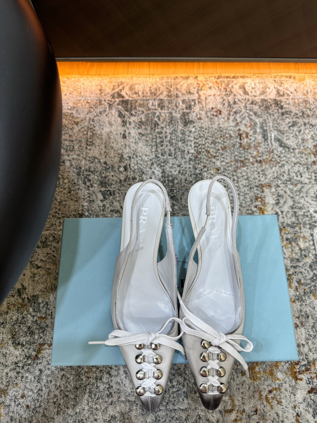 NO:902795,Hot sale. Fabric: Cowhide. Lining. Sheepskin. Sole. Cowhide. Elegant style. Create a different feeling. Heel height 5.5 cm. Counter packaging. Simple and elegant style!  show bdetails ———————————— size. ｜35-39 (40 41 42 customized), sandals, sandals, cowhide, sheepskin19860909爆品发售 面料 牛皮 内里 羊皮 鞋底 牛皮 优雅风格 创造不一样的感觉 跟高5.5 cm 专柜包装 简约气质款式！ show bdetails ———————————— size. ｜35-39（40 41 42 定制）,凉鞋单鞋,sandals,cowhide,sheepskin,Women's Shoes