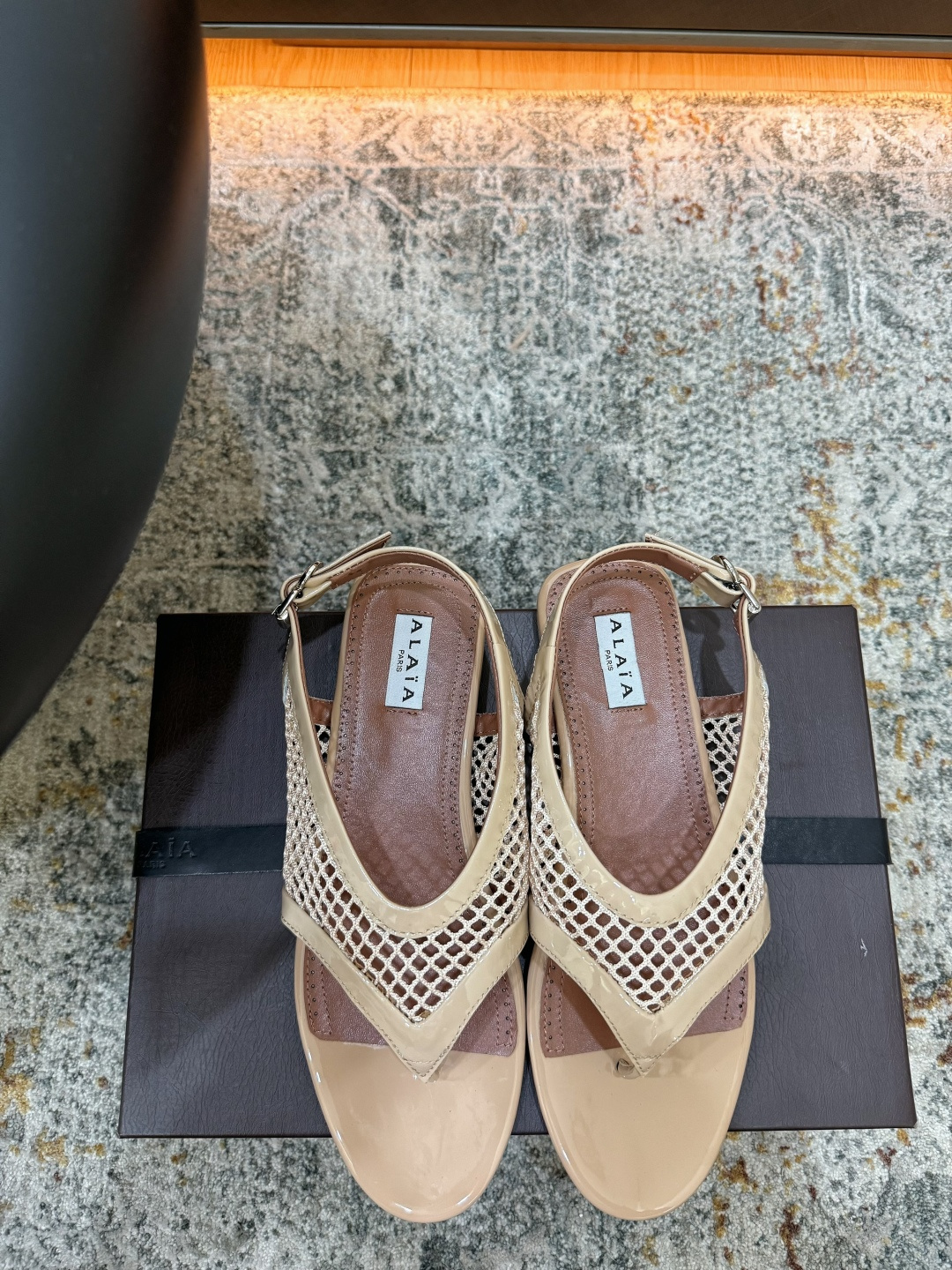 NO:902731,New arrival in early spring ★Fabric Mesh Sheepskin lining Rubber sole Packaging Original small leather case Elegant style Creates a different feeling Heel height 1cm Simple temperament style!  Top show bdetails on the market ———————————— ⊿size.｜35-40 (40 41 custom-made and non-refundable), split-toe shoes, sheepskin19860909早春新品 ★面料 网面 内里羊皮 鞋底橡胶底 包装原版小皮箱 优雅风格 创造不一样的感觉 跟高1cm 简约气质款式！ 市场顶级 show bdetails ————————————  ⊿size. ｜35-40（40 41定做不退换）,分趾鞋,sheepskin,Women's Shoes