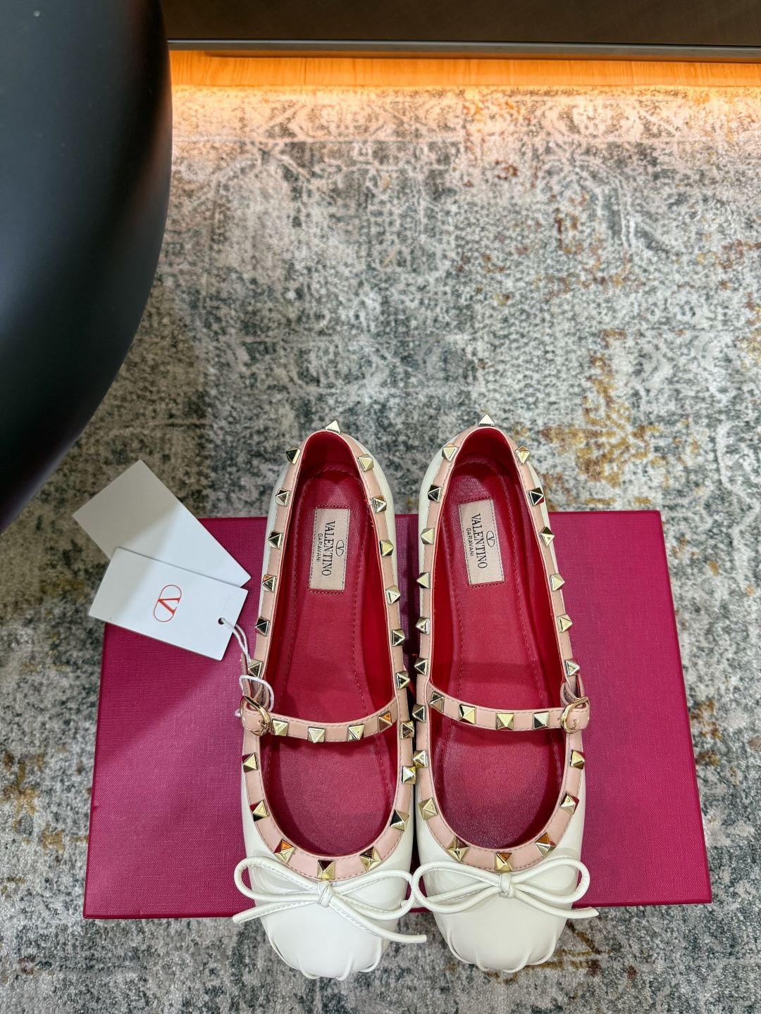 NO:876636,New product ★Material cow patent leather lining sheepskin sole cowhide elegant style creates a different feeling heel height 1 cm counter packaging simple temperament style!  Top show bdetails on the market ———————————— ⊿size. ｜35-39 (40 41 customized), single shoes, cowhide, sheepskin19860909新品 ★面料 牛漆皮 内里 羊皮 鞋底 牛皮 优雅风格 创造不一样的感觉 跟高1 cm 专柜包装 简约气质款式！ 市场顶级 show bdetails ————————————  ⊿size. ｜35-39（40 41 定制）,单鞋,cowhide,sheepskin,Women's Shoes