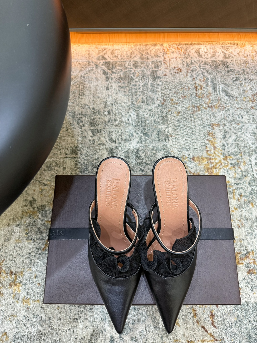 NO:902641,Hot sale Fabric Cowhide Lining Sheepskin Sole Cowhide Elegant style Creates a different feeling Heel height 8 cm Counter packaging Simple and elegant style!  show bdetails ———————————— size. ｜35-39 (40 41 42 customized), half-drag high heels, high heels, cowhide, sheepskin19860909爆品发售 面料 牛皮 内里 羊皮 鞋底 牛皮 优雅风格 创造不一样的感觉 跟高 8 cm 专柜包装 简约气质款式！ show bdetails ———————————— size. ｜35-39（40 41 42 定制）,半拖高跟鞋,high heels,cowhide,sheepskin,Women's Shoes