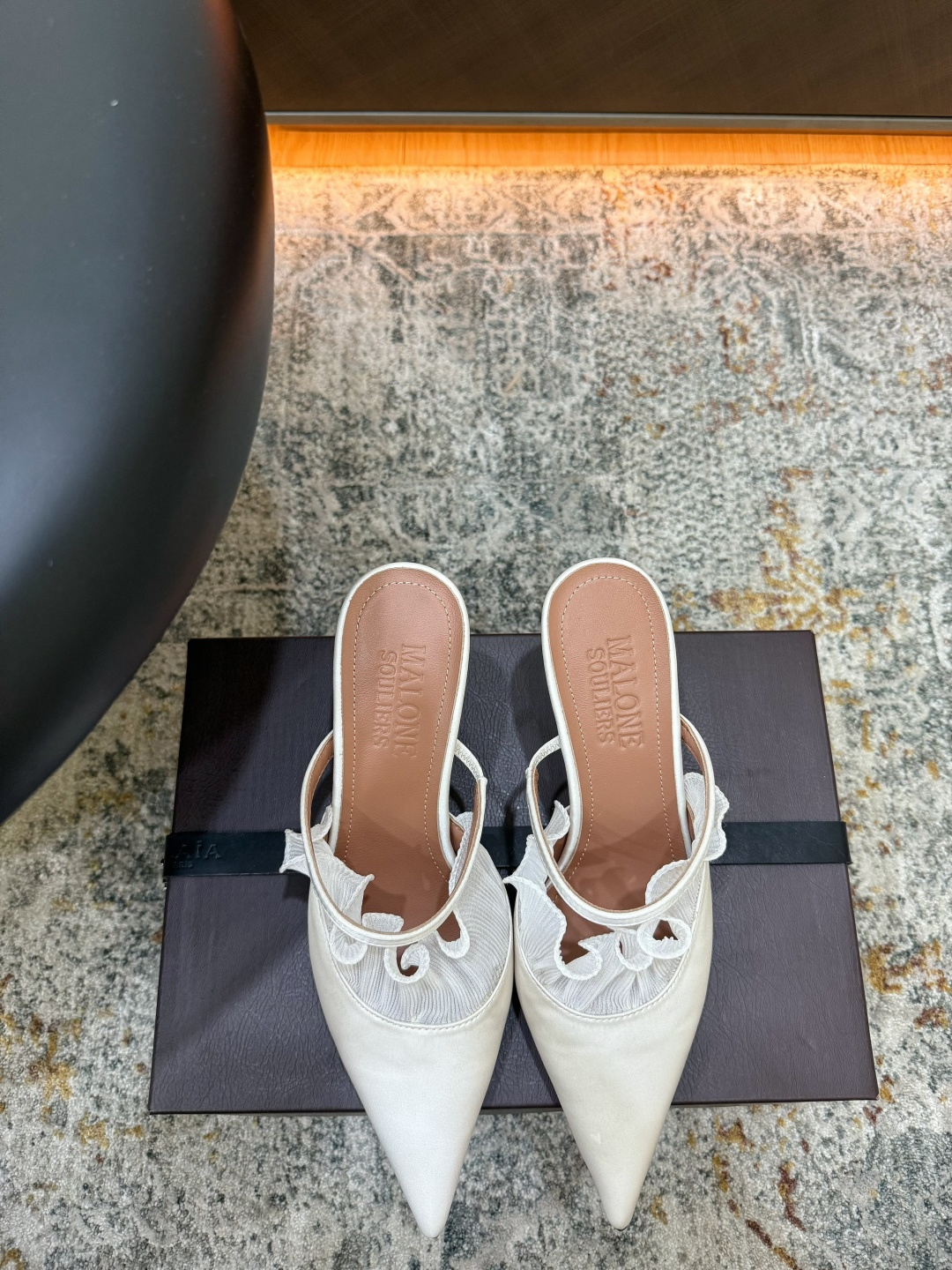 NO:902578,Hot sale. Fabric: Silk. Lining. Sheepskin. Sole. Cowhide. Elegant style. Create a different feeling. Heel height 8 cm. Counter packaging. Simple and elegant style!  show bdetails ———————————— size. ｜35-39 (40 41 42 customized), half-drag high heels, high heels, cowhide, sheepskin, real silk19860909爆品发售 面料 真丝  内里 羊皮 鞋底 牛皮 优雅风格 创造不一样的感觉 跟高 8 cm 专柜包装 简约气质款式！ show bdetails ———————————— size. ｜35-39（40 41 42 定制）,半拖高跟鞋,high heels,cowhide,sheepskin,real silk,Women's Shoes