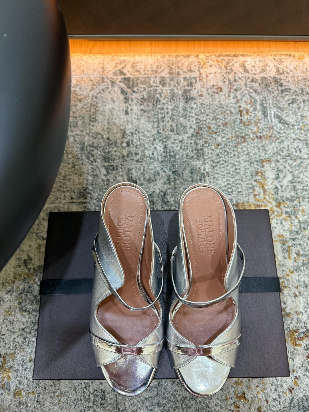 NO:902627,Hot sale. Fabric: Cowhide. Lining. Sheepskin. Sole. Cowhide. Elegant style. Create a different feeling. Heel height 7 cm. Counter packaging. Simple and elegant style!  show bdetails ———————————— size. ｜35-39 (40 41 42 customized), high heels sandals, sandals, high heels, cowhide, sheepskin19860909爆品发售 面料 牛皮 内里 羊皮 鞋底 牛皮 优雅风格 创造不一样的感觉 跟高 7 cm 专柜包装 简约气质款式！ show bdetails ———————————— size. ｜35-39（40 41 42 定制）,高跟鞋凉鞋,sandals,high heels,cowhide,sheepskin,Women's Shoes