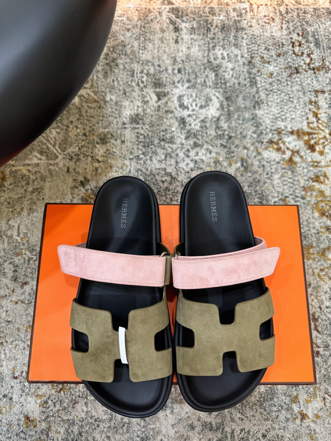 NO:902491,New product on sale ★Fabric Sheep suede Lining dyed cowhide Sole Rubber sole Elegant style Creates a different feeling Heel height 2.5 cm Counter packaging Simple and elegant style!  Top show bdetails on the market ———————————— ⊿size. ｜Female 35-42 Male 39-47 Couple style, slippers, slippers, cowhide19860909新品发售 ★面料 羊反绒 内里 透染牛皮 鞋底 橡胶底 优雅风格 创造不一样的感觉 跟高2.5 cm 专柜包装 简约气质款式！ 市场顶级 show bdetails ————————————  ⊿size. ｜女35-42 男39-47 情侣款,拖鞋,slippers,cowhide,Women's Shoes