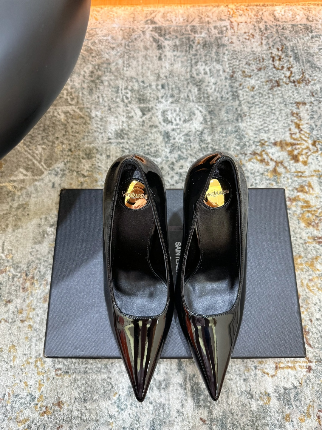 NO:902487,Hot item Fabric Patent leather Lining Sheepskin Sole Cowhide Elegant style Creates a different feeling Heel height 11 cm Counter packaging Simple and elegant style!  show bdetails ———————————— size. ｜35-39 (40 41 42 customized), high heels, high heels, cowhide, sheepskin19860909爆品 面料 漆皮 内里 羊皮 鞋底 牛皮 优雅风格 创造不一样的感觉 跟高 11 cm 专柜包装 简约气质款式！ show bdetails ———————————— size. ｜35-39（40 41 42 定制),高跟鞋单鞋,high heels,cowhide,sheepskin,Women's Shoes
