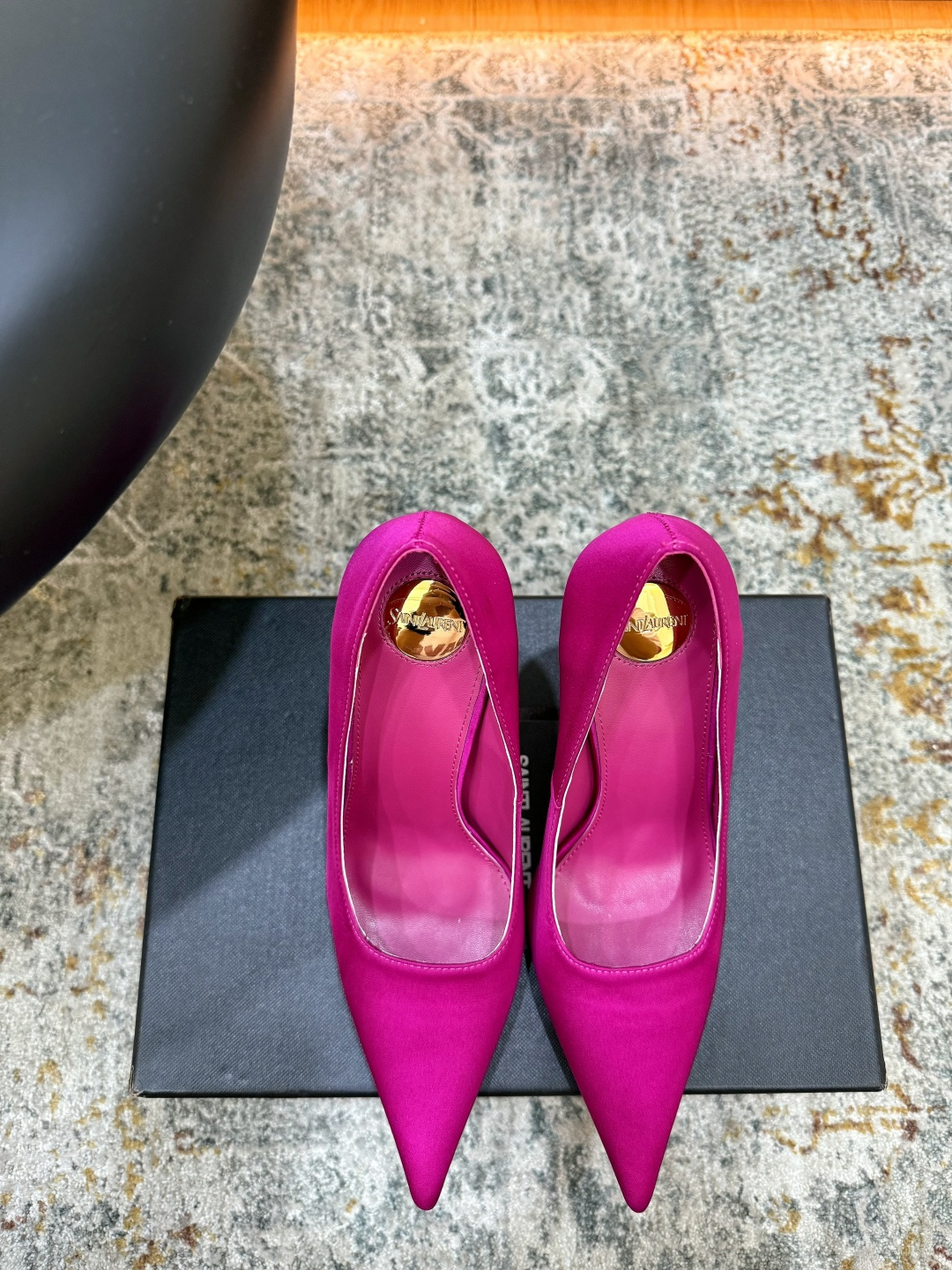 NO:902492,Hot item Fabric Silk Lining Sheepskin Sole Cowhide Elegant style Creates a different feeling Heel height 11 cm Counter packaging Simple temperament style!  show bdetails ———————————— size. ｜35-39 (40 41 42 customized), high heels, high heels, cowhide, sheepskin, real silk19860909爆品 面料 真丝 内里 羊皮 鞋底 牛皮 优雅风格 创造不一样的感觉 跟高 11 cm 专柜包装 简约气质款式！ show bdetails ———————————— size. ｜35-39（40 41 42 定制),高跟鞋单鞋,high heels,cowhide,sheepskin,real silk,Women's Shoes